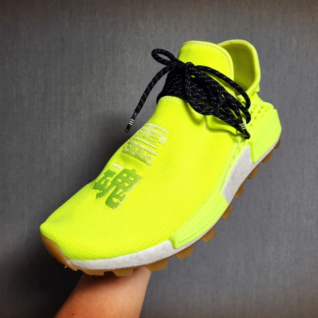 Adidas x Pharrell Williams Hu NMD Trail Now Is Her Time Solar Yellow 착용 스타일 - 1