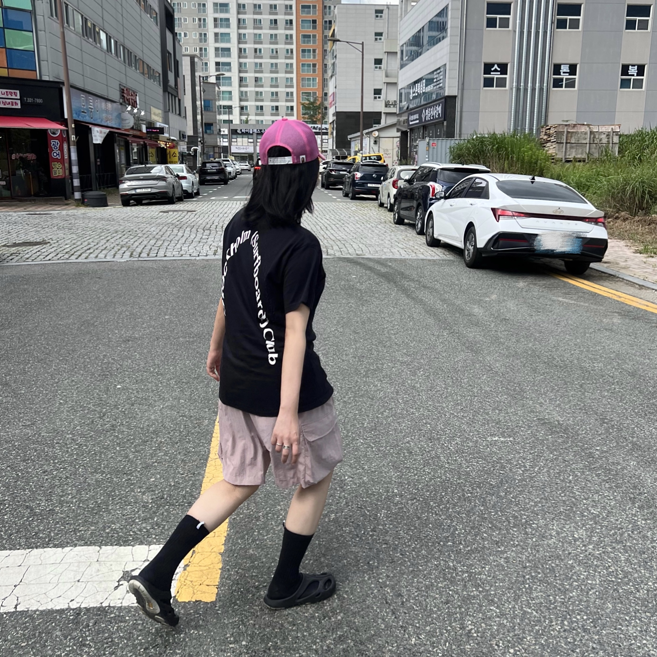 Stussy x BAPE Trucker Cap Pink, Keen Shanti Black Dawn Blue 착용 스타일