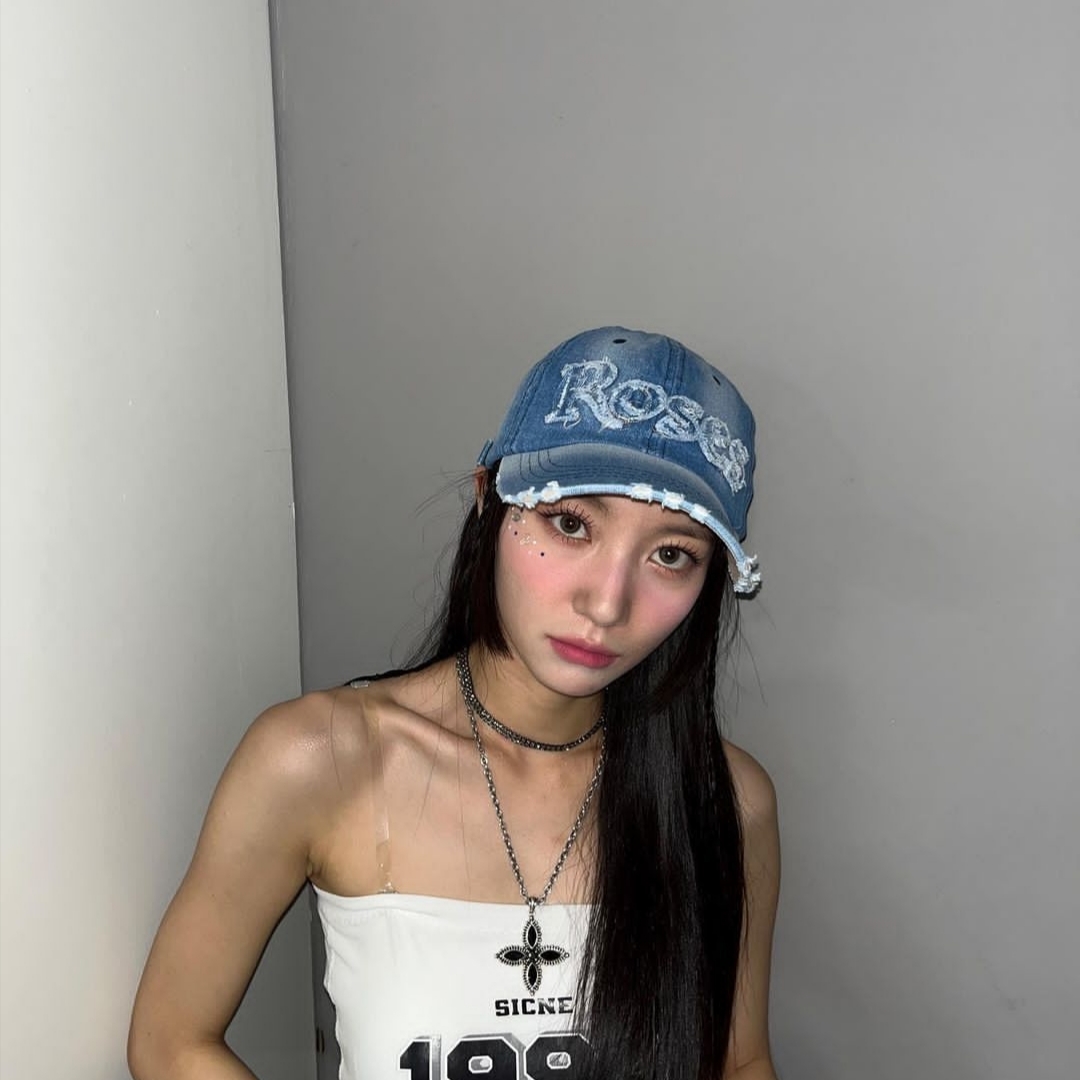 2000Archives Roses Denim Ball Cap 착용 스타일 - 1