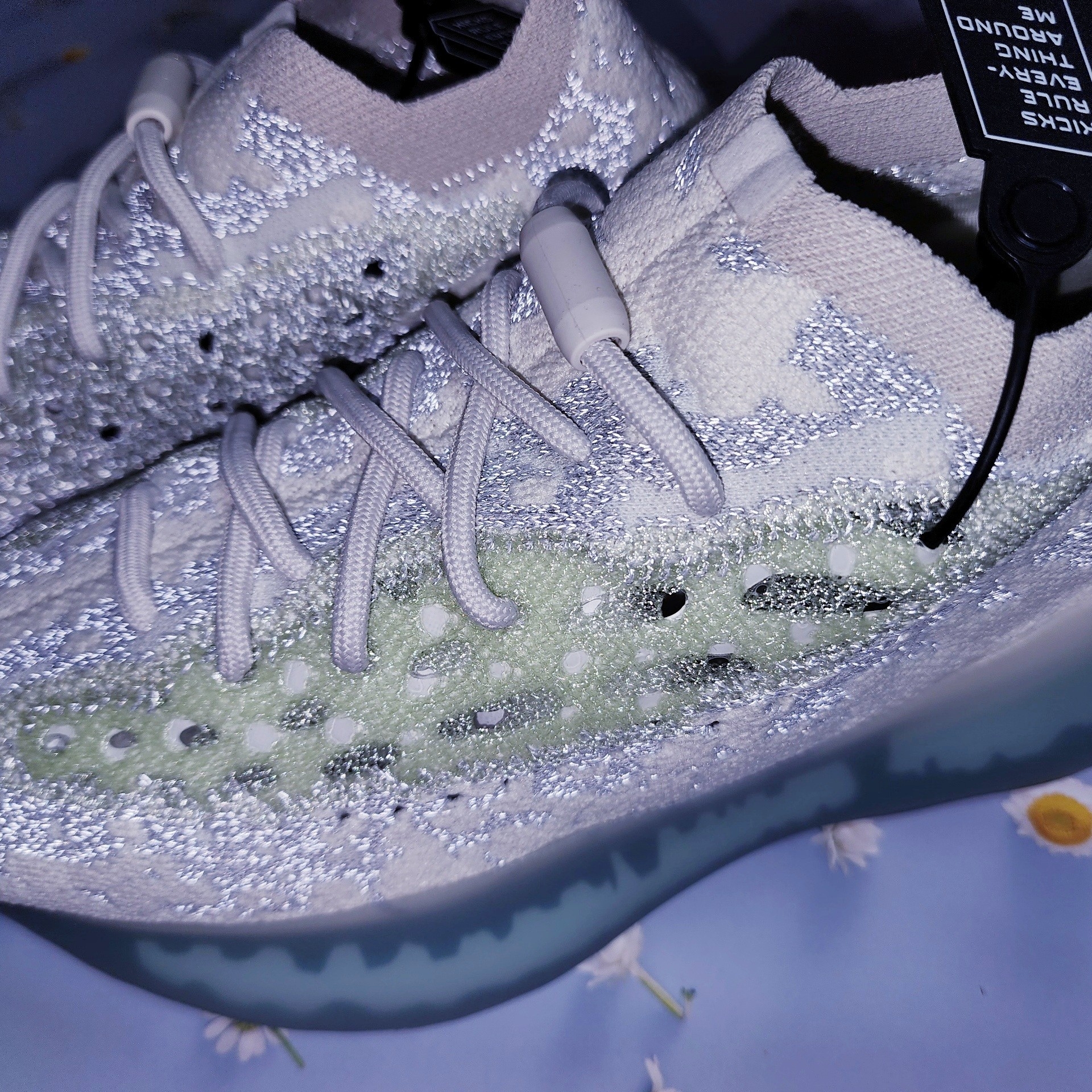 Adidas Yeezy Boost 380 Alien Blue - Reflective 착용 스타일 - 2
