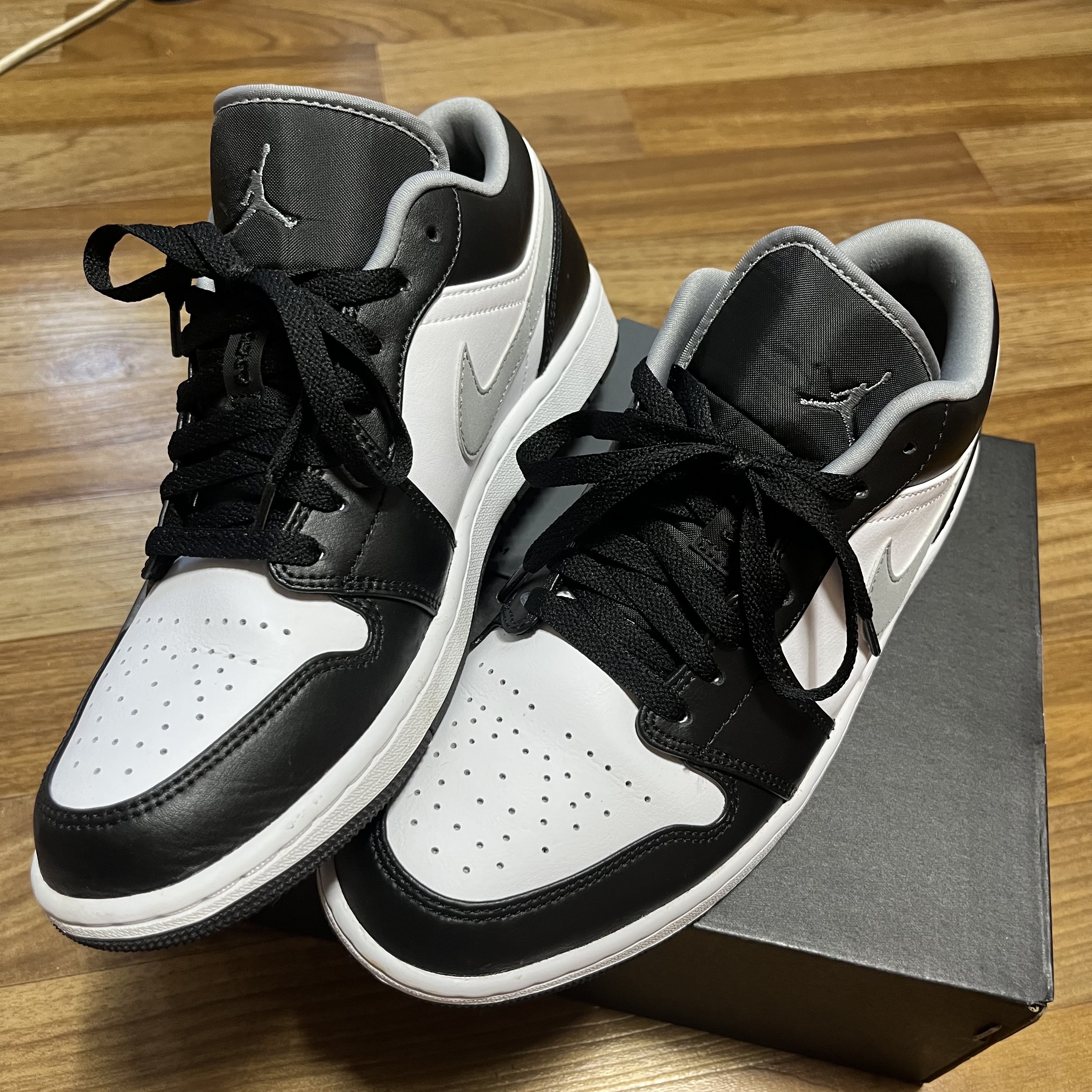 Jordan 1 Low Black Particle Grey 착용 스타일