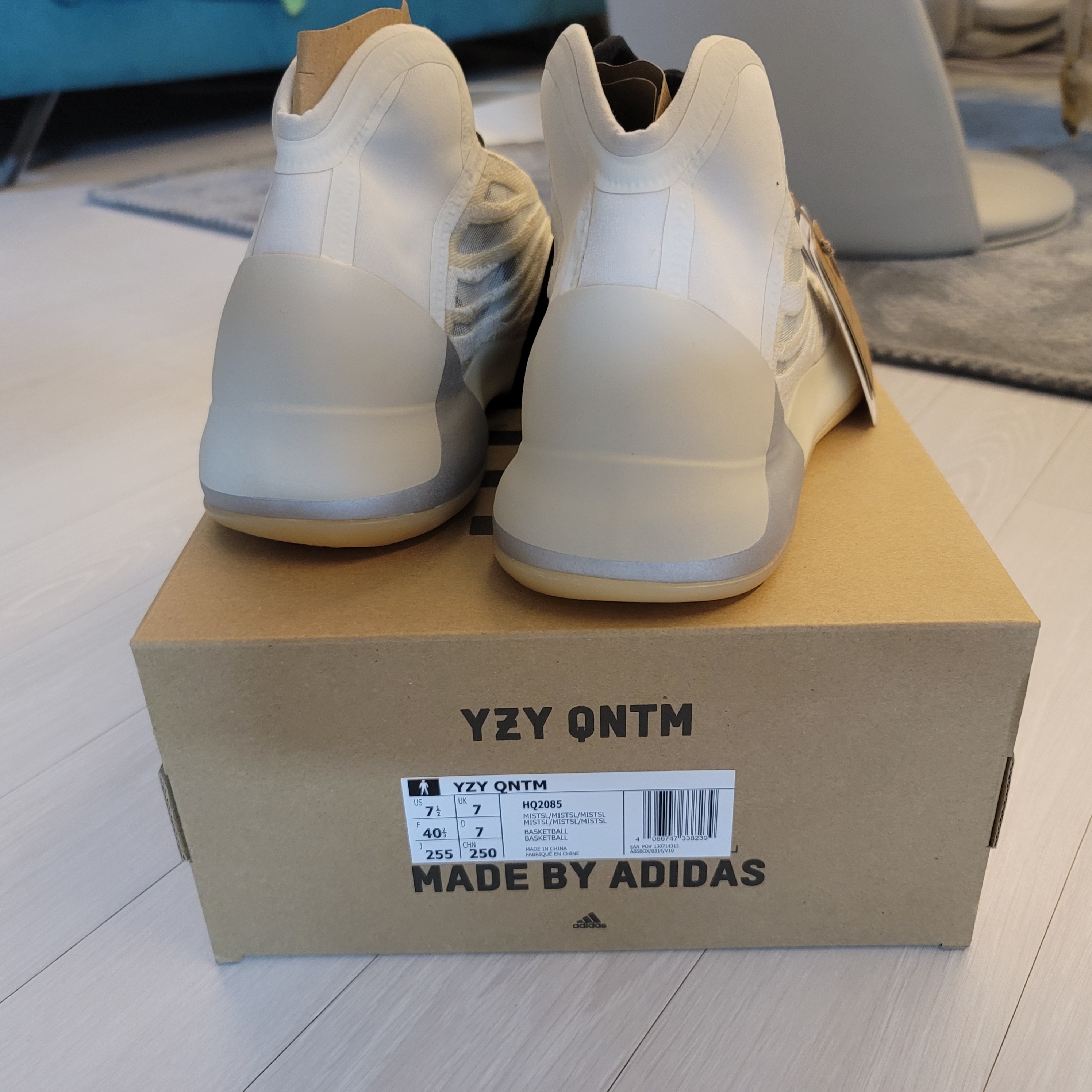 Adidas Yeezy QNTM Mist Slate 착용 스타일 - 4