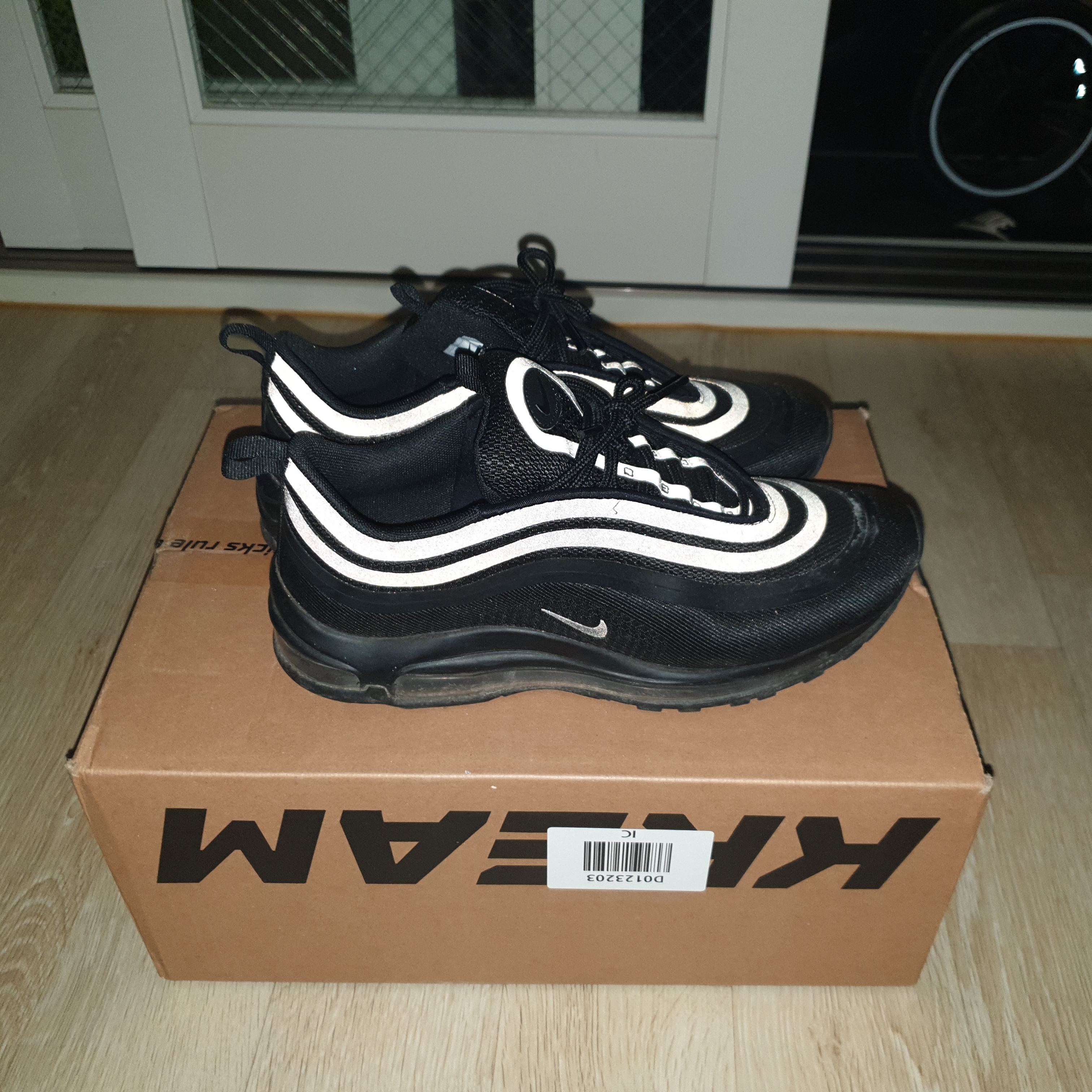 Nike Air Max 97 Triple Black, Nike Classic Cortez Leather Black Dark Grey 착용 스타일 - 1