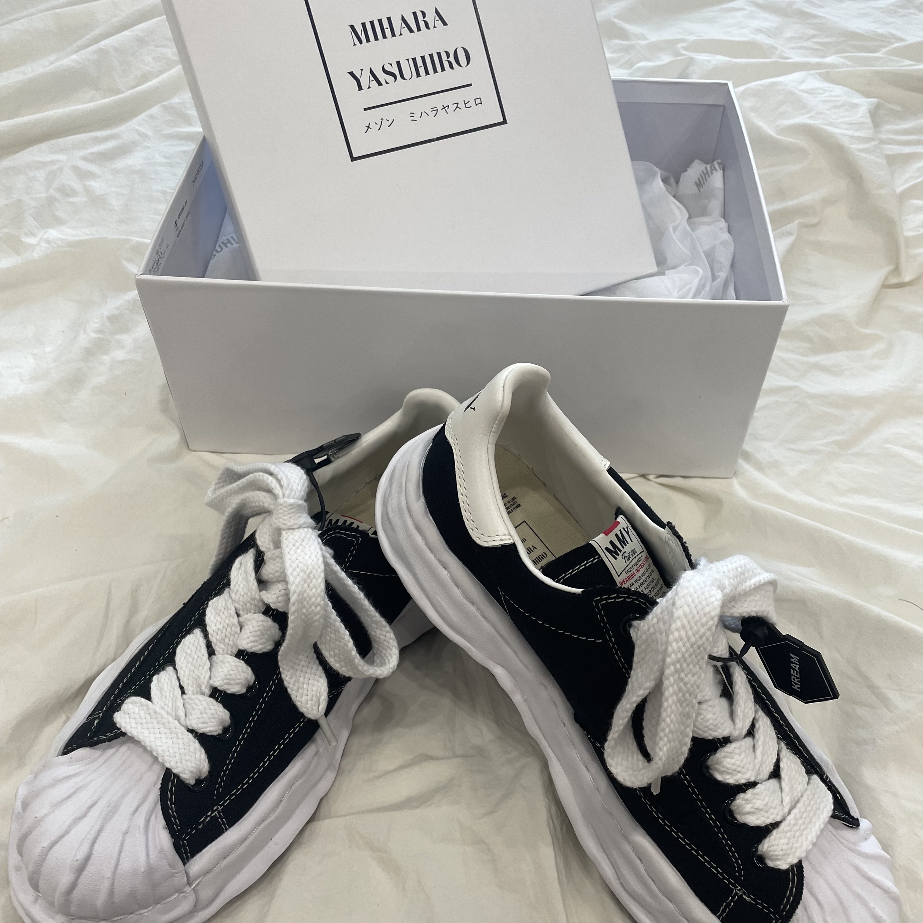 Maison Mihara Yasuhiro Blakey OG Sole Canvas Low-top Sneakers Black White 착용 스타일
