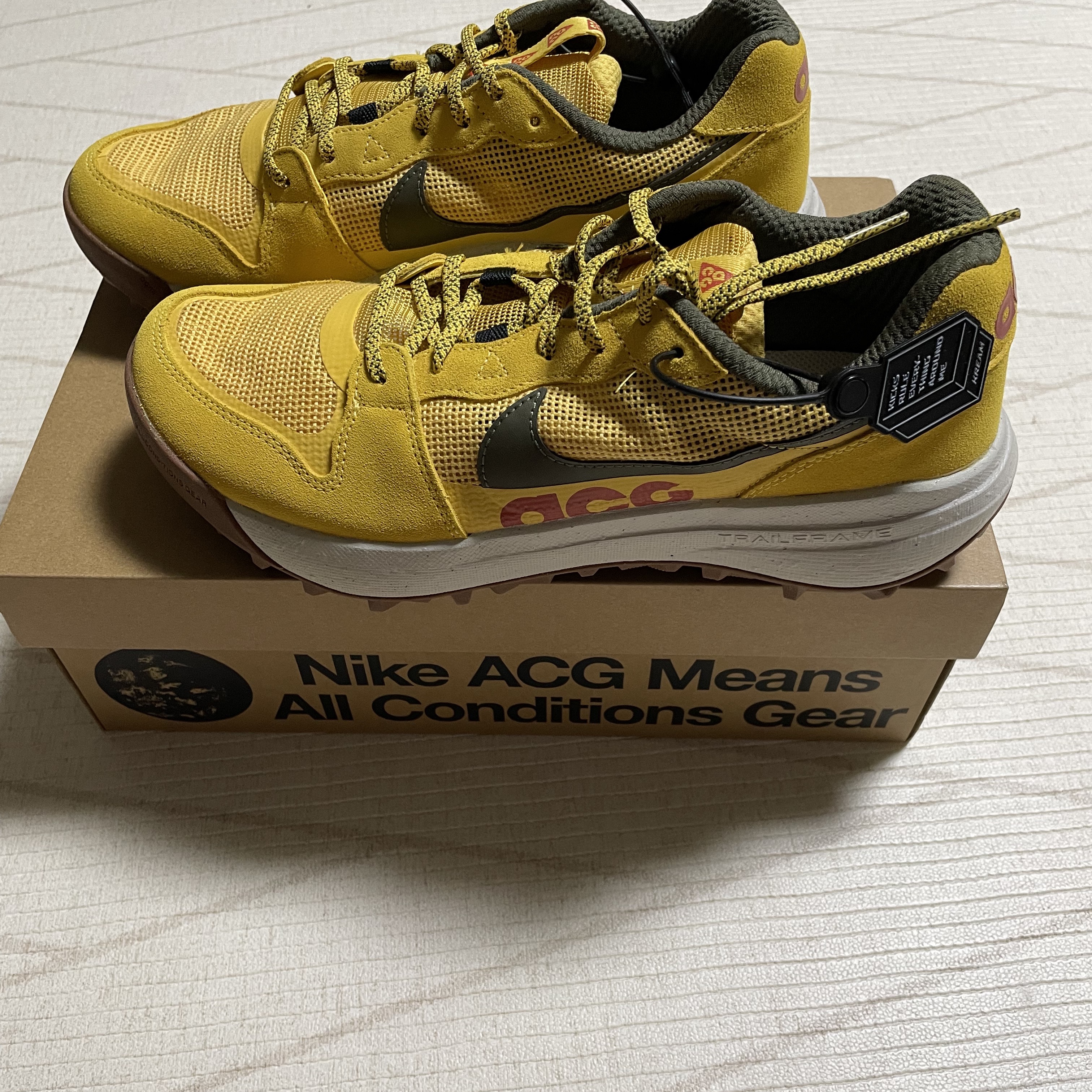 Nike ACG Lowcate Solar Flare 착용 스타일 - 2