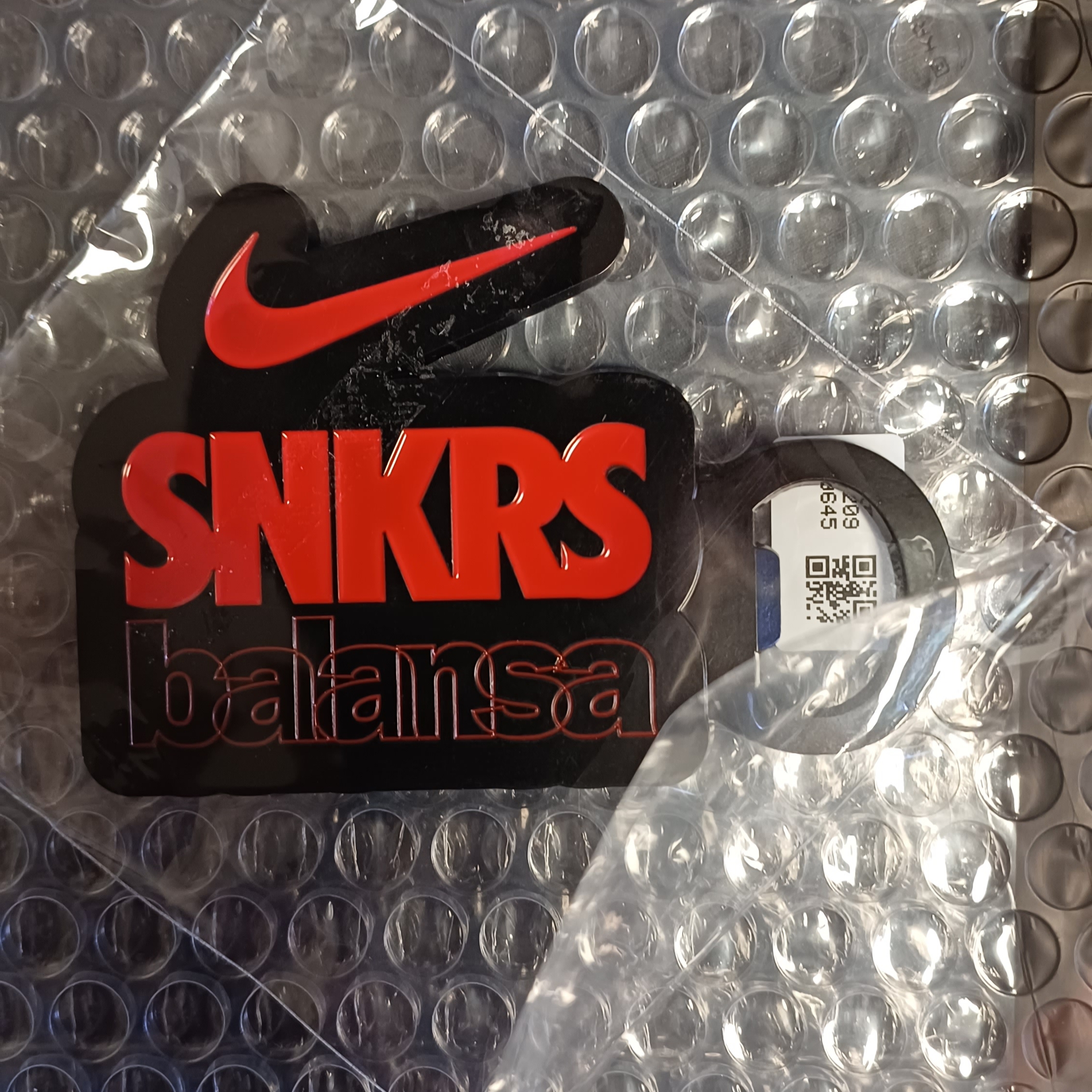 Nike x Balansa SNKRS Pin & Opener Set 착용 스타일 - 1