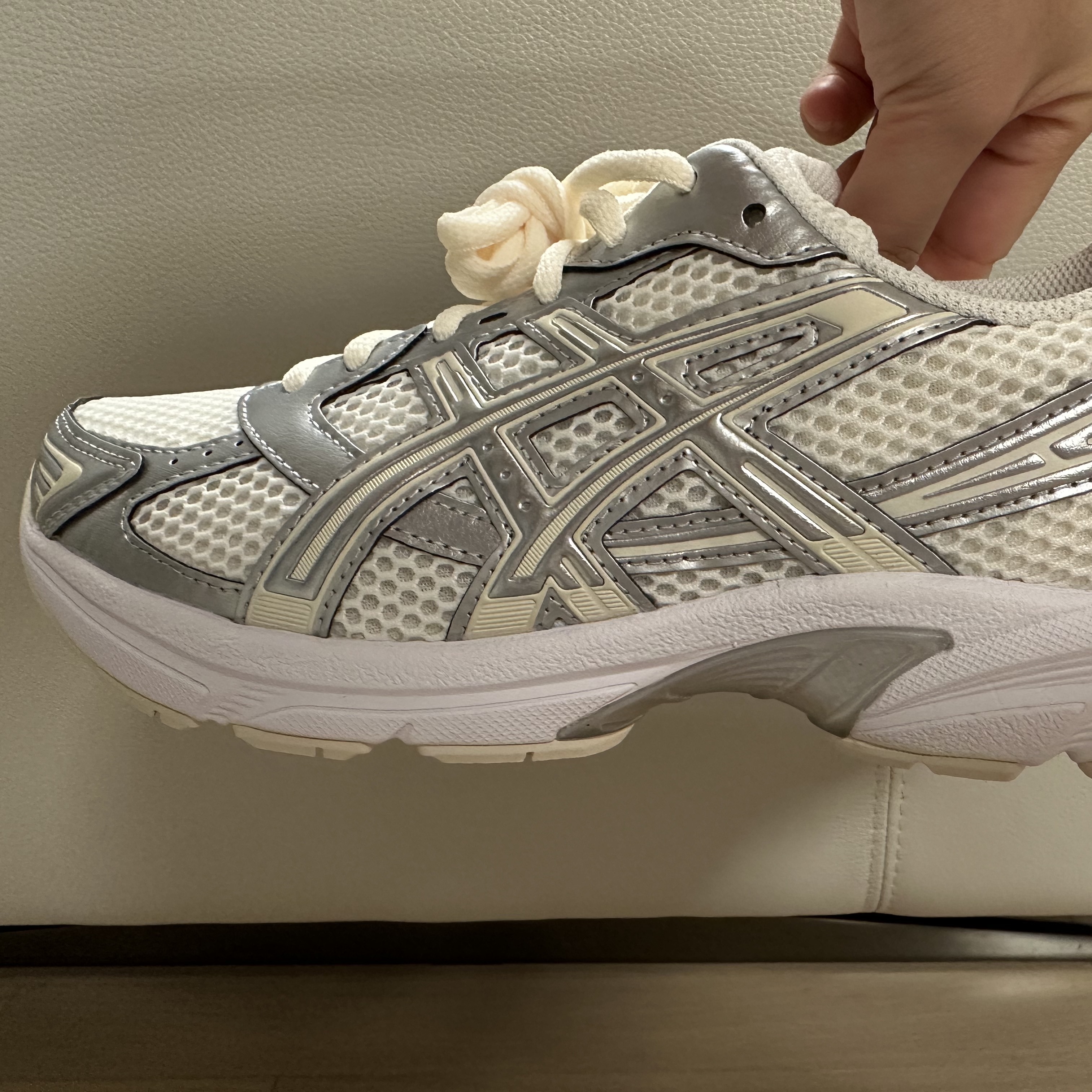(W) Asics Gel-1130 Cream Pure Silver 착용 스타일 - 1