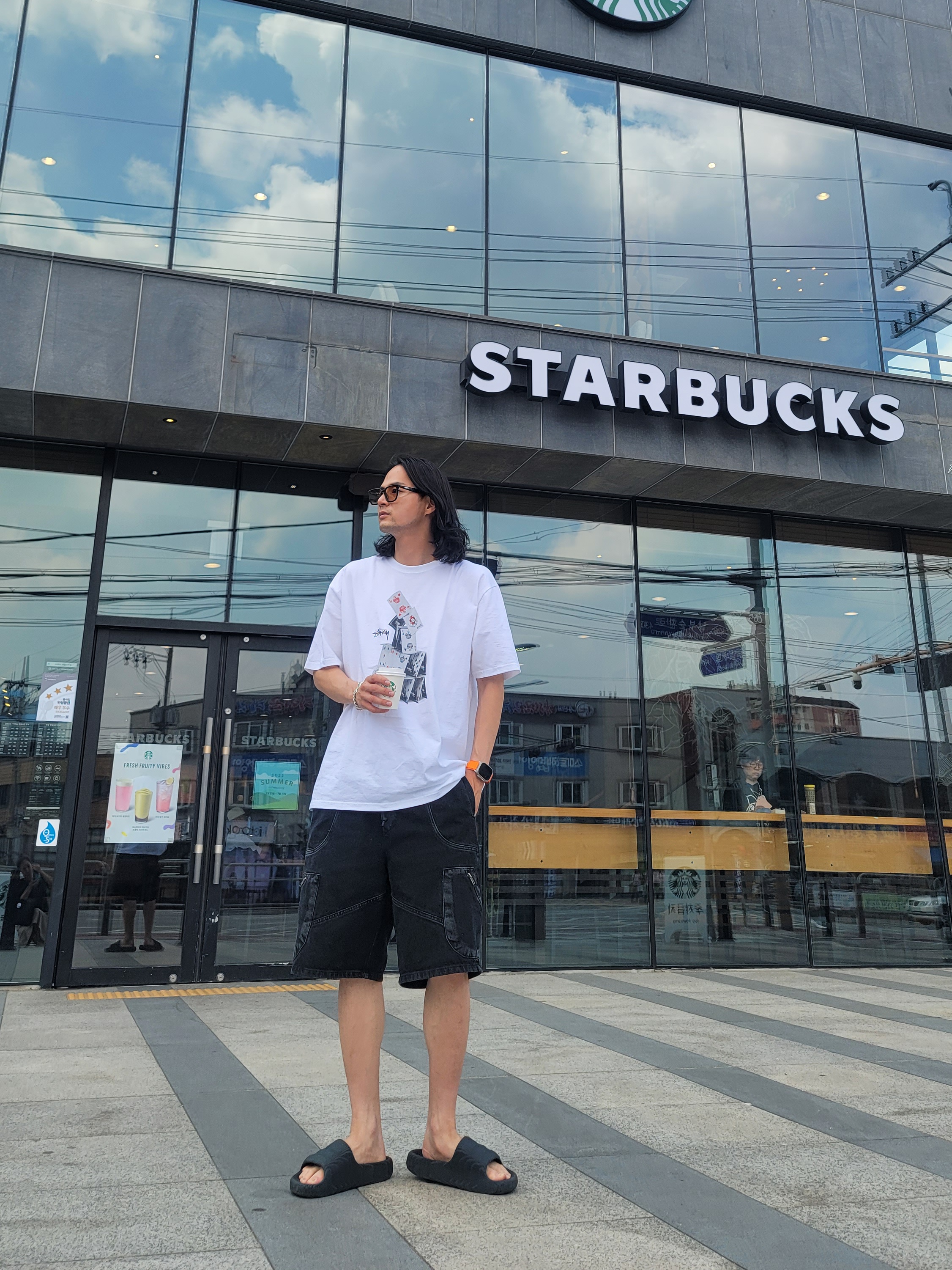 Stussy House Of Cards T-Shirt White, Apple Watch Ultra 49mm Titanium Case with L Alpine Loop Orange (Korean Ver.) 착용 스타일 - 1