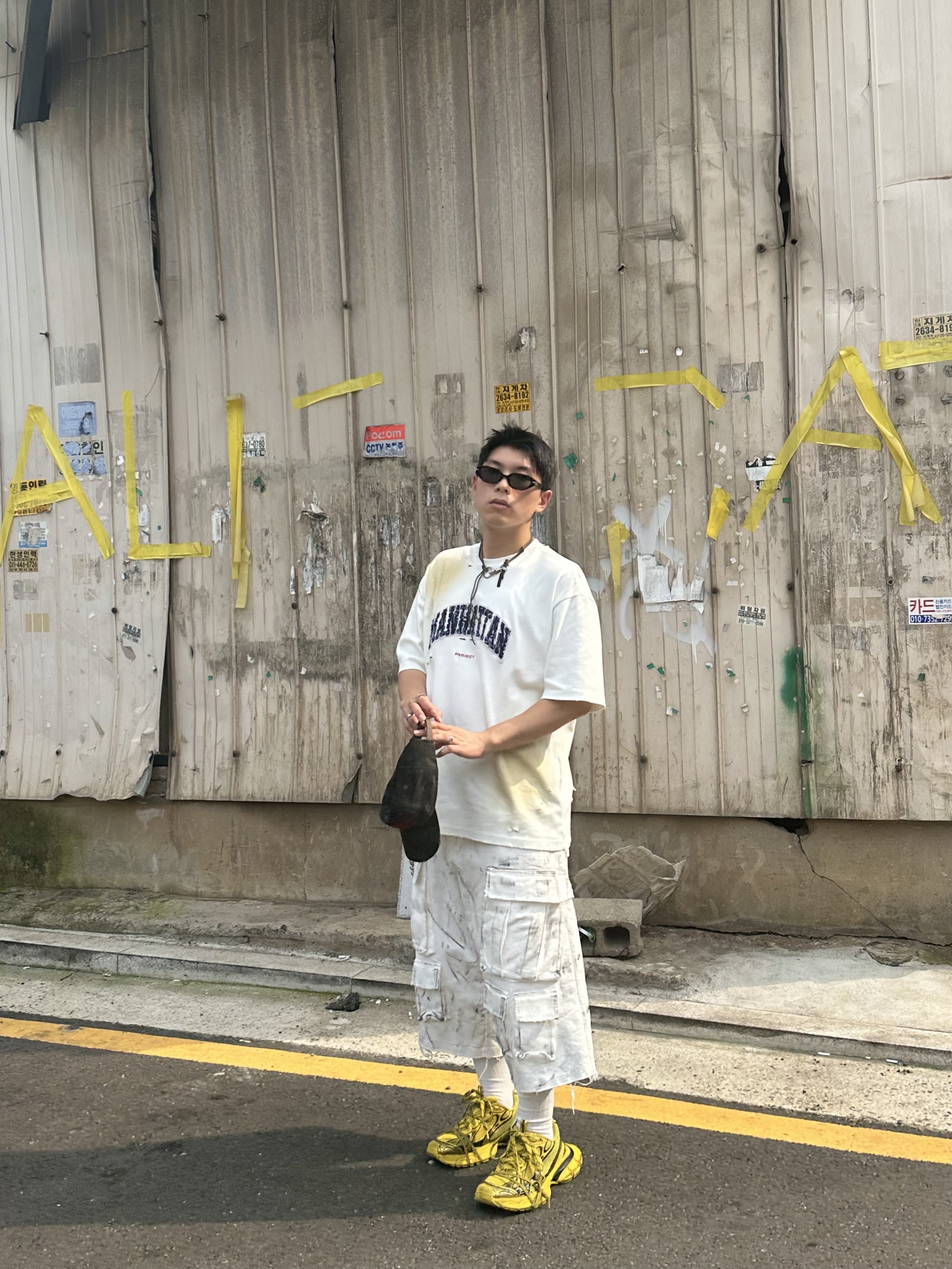 Balenciaga 3XL Sneakers Yellow Black 착용 스타일 - 1