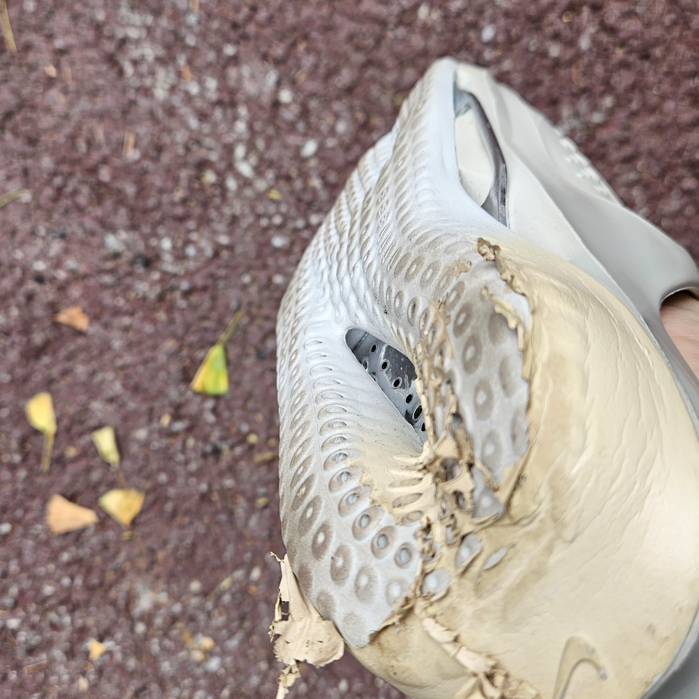 Nike x Matthew M Williams 005 Slide Light Bone and Chrome 착용 스타일