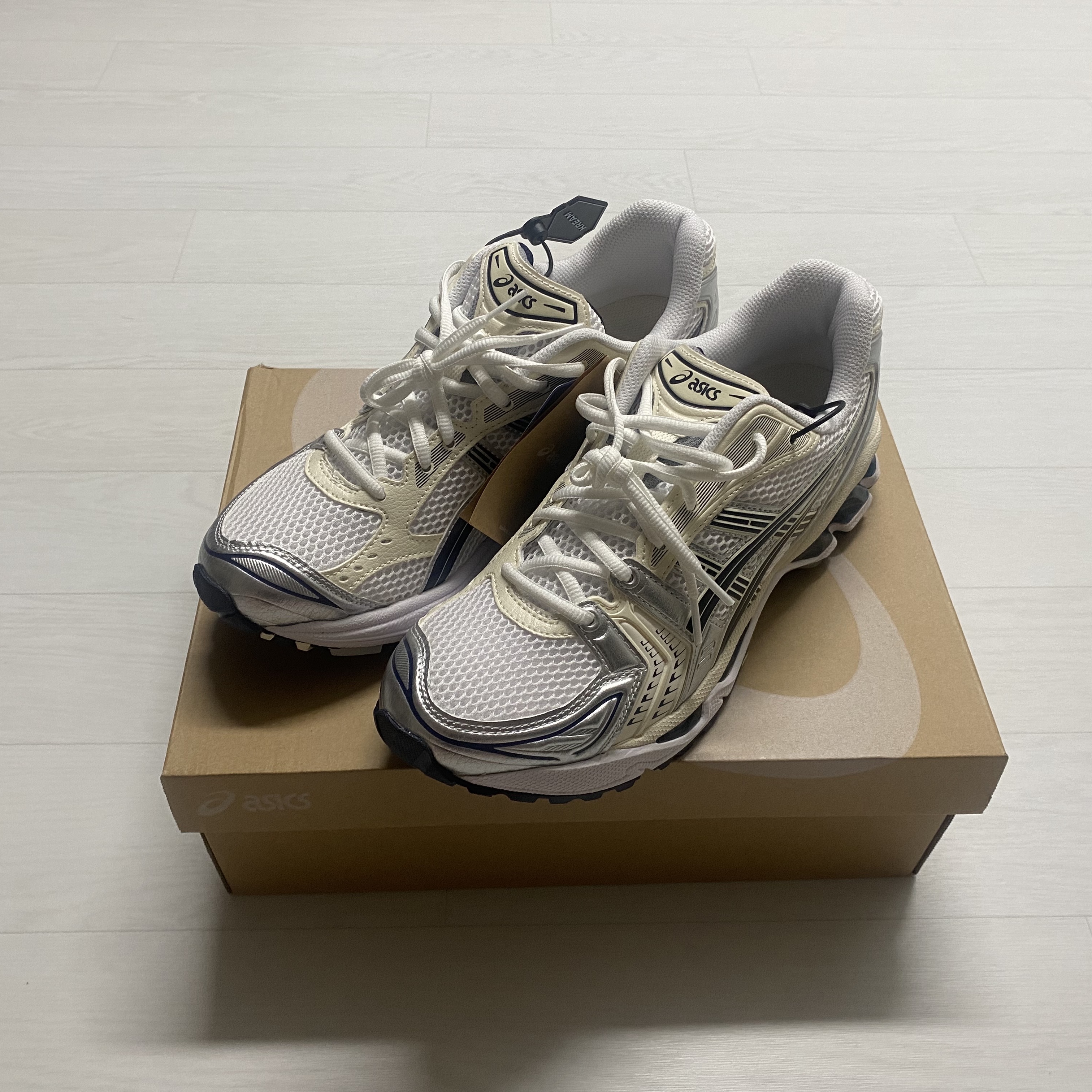 (W) Asics Gel-Kayano 14 White Midnight 착용 스타일 - 1