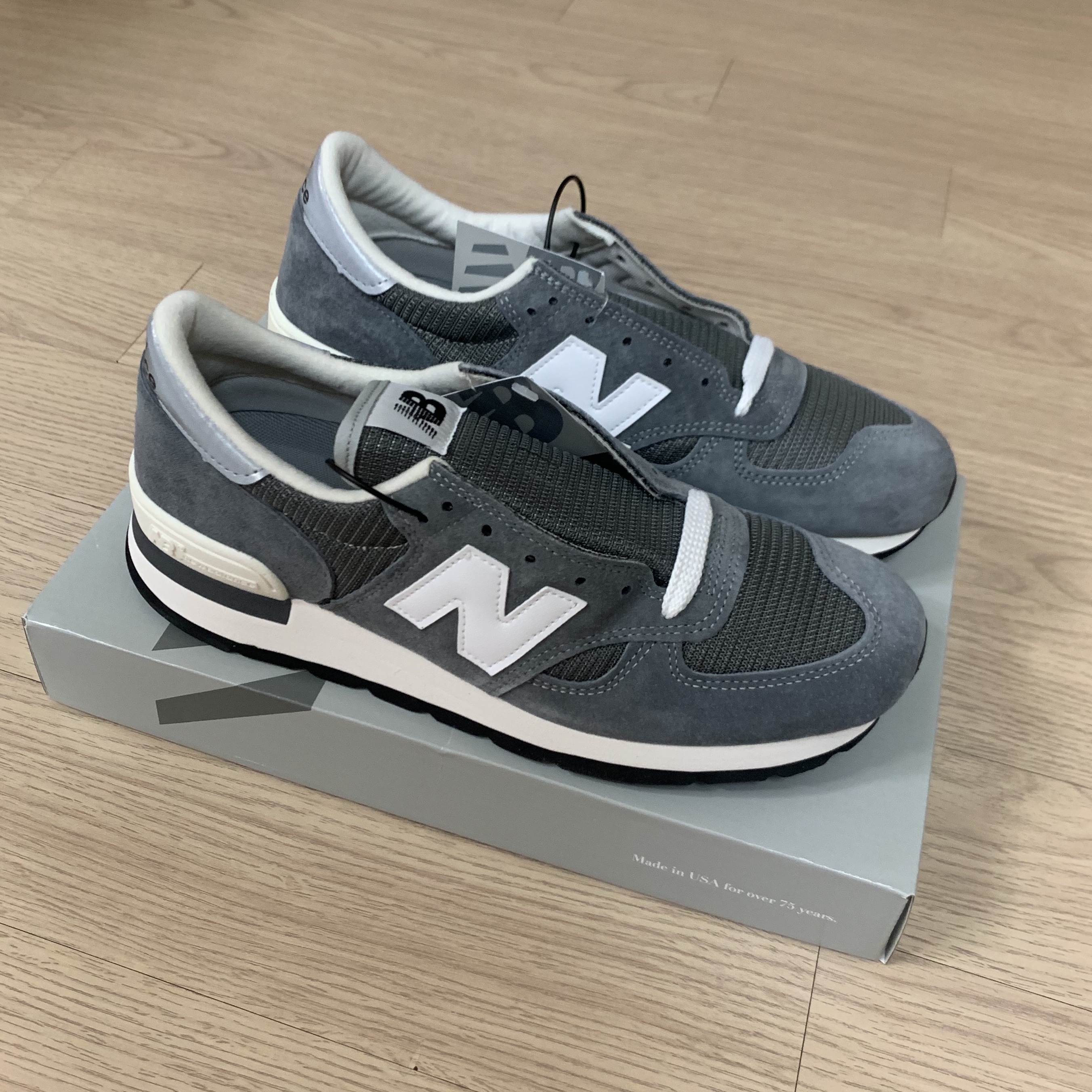 New Balance 990v1 Made in USA Grey White 착용 스타일