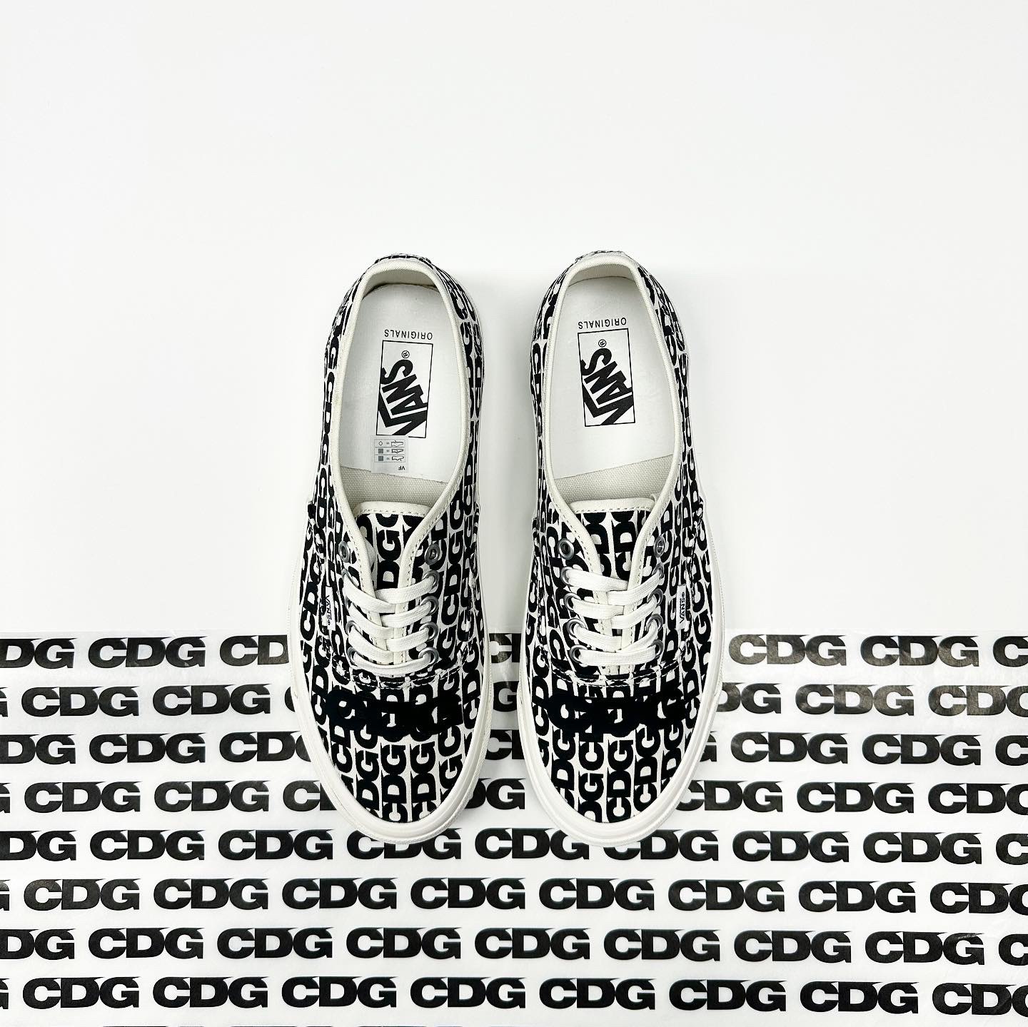 Vans Vault x CDG OG Authentic LX White Black 착용 스타일 - 1