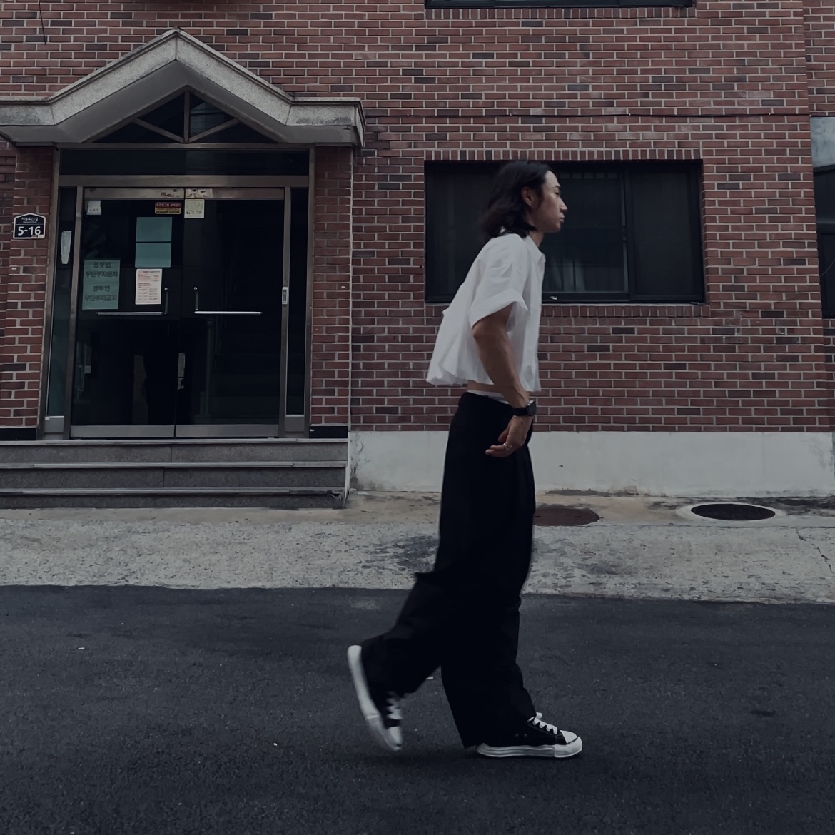 Maison Mihara Yasuhiro Peterson OG Sole Canvas Low Sneakers Black 착용 스타일 - 5