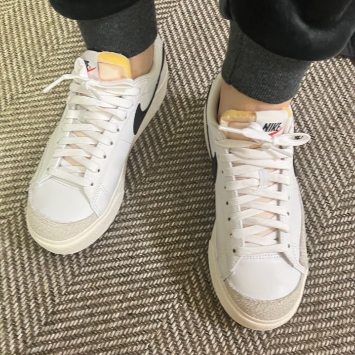 (W) Nike Blazer Low Platform White Black 착용 스타일 - 2