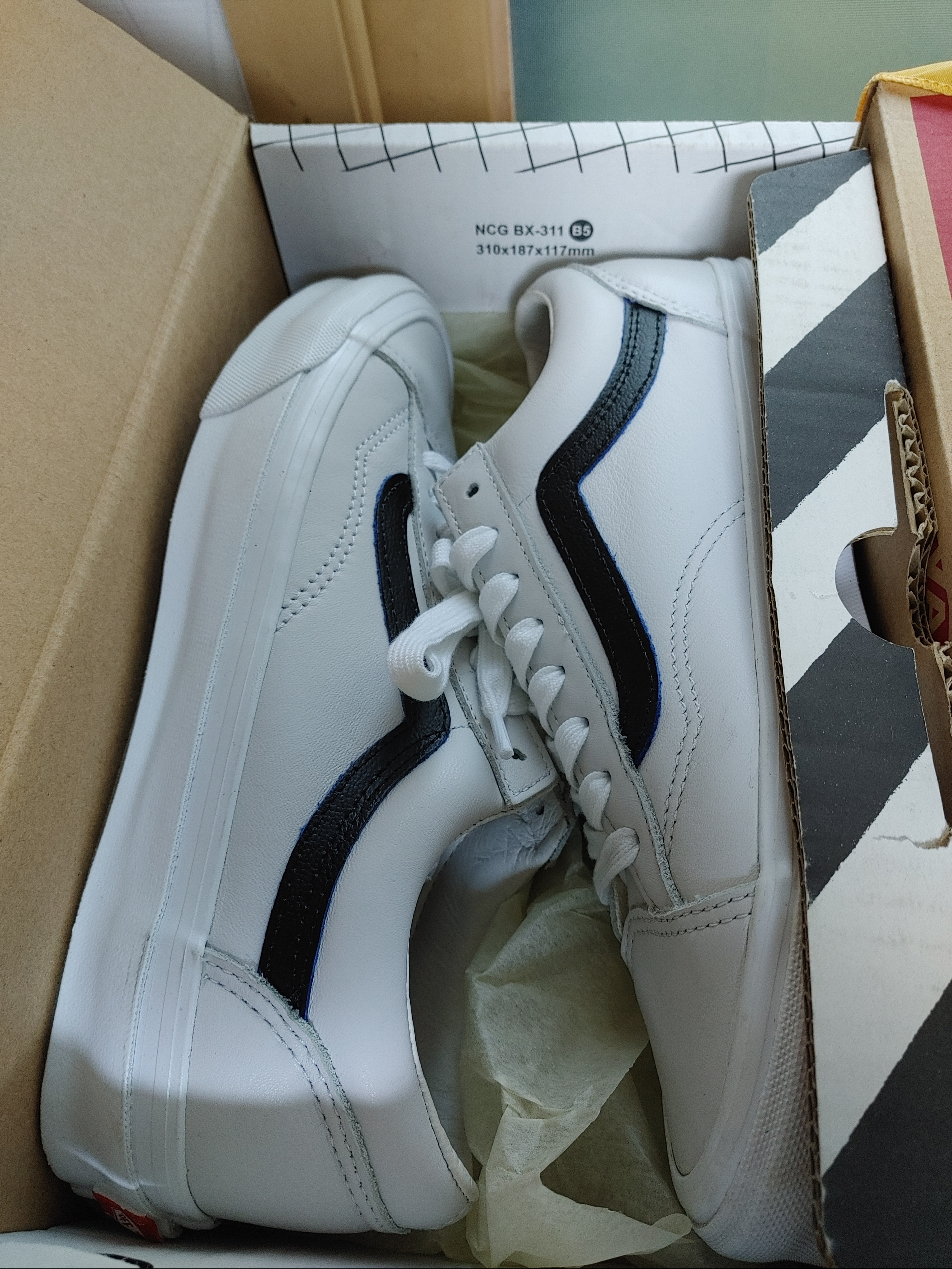 Vans Vault OG Style 36 LX Blue 착용 스타일