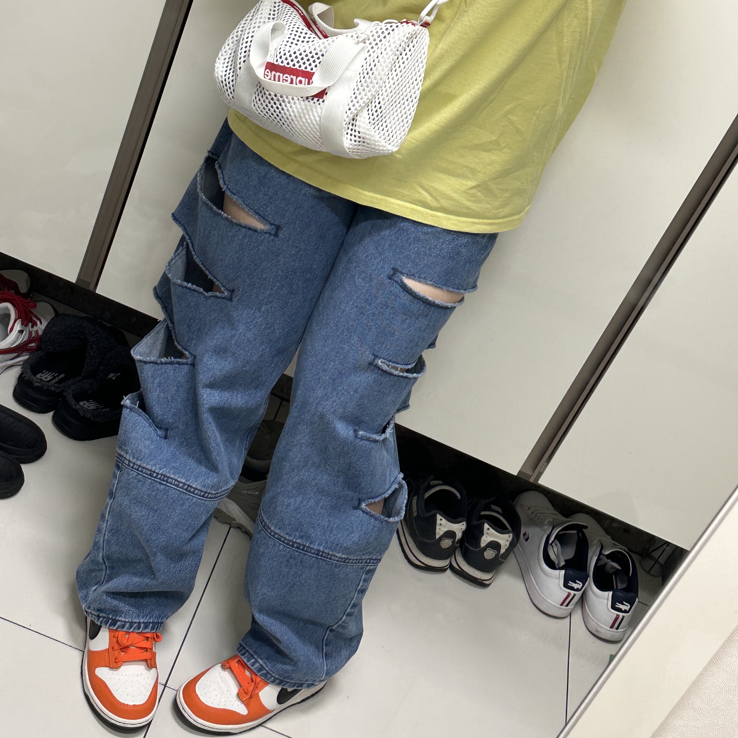 (GS) Nike Dunk Low Safety Orange, Supreme Mesh Mini Duffle Bag White - 23SS 착용 스타일