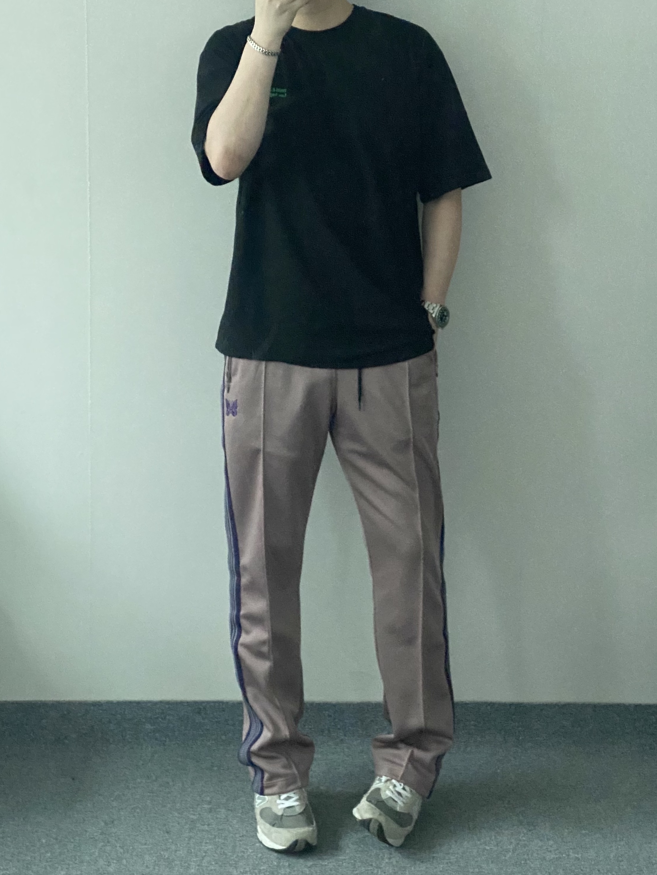 New Balance 991 Made in UK Grey, Needles Narrow Track Pants Poly Smooth Taupe 착용 스타일
