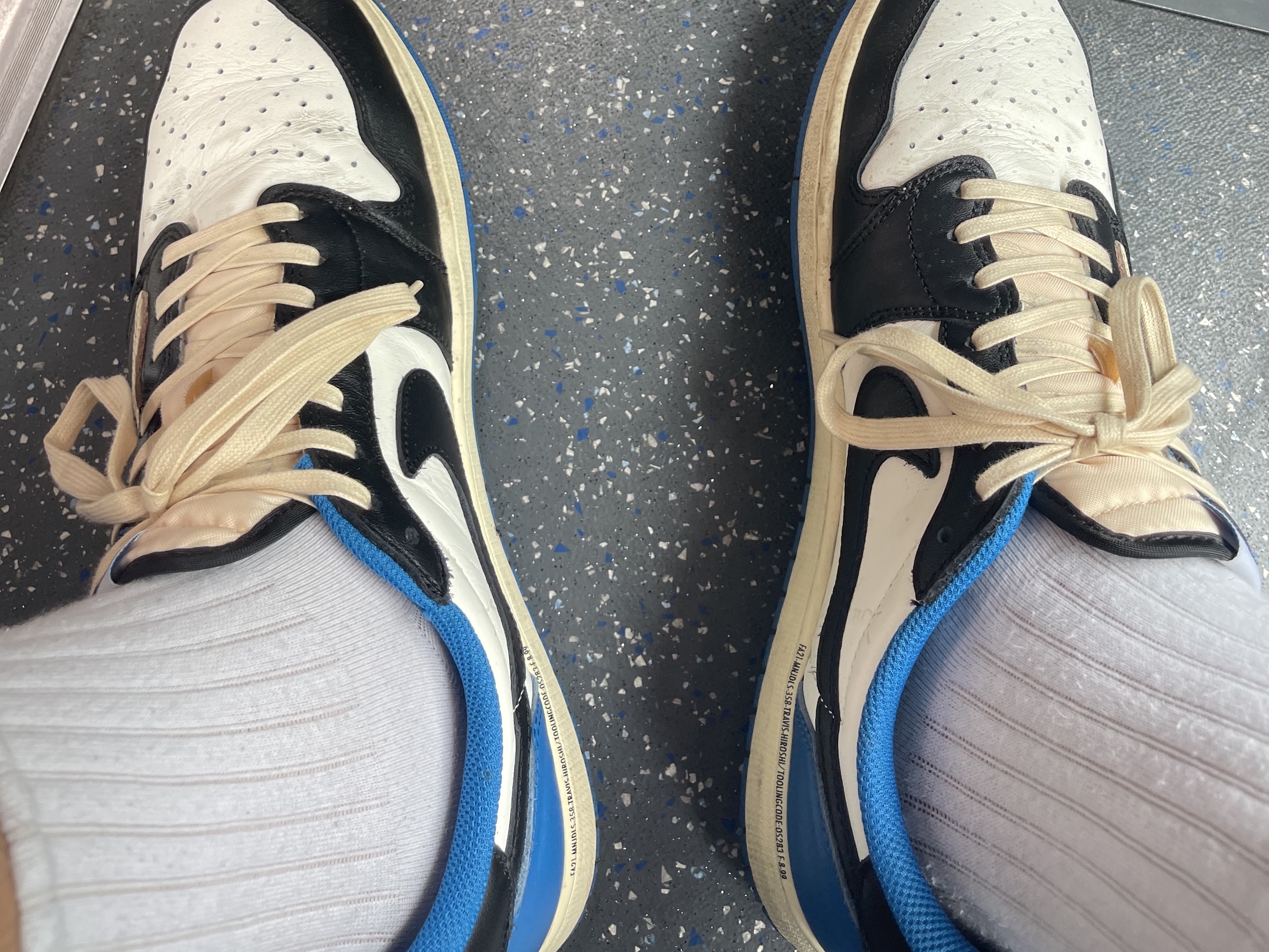 Jordan 1 x Travis Scott x Fragment Retro Low OG SP Military Blue 착용 스타일