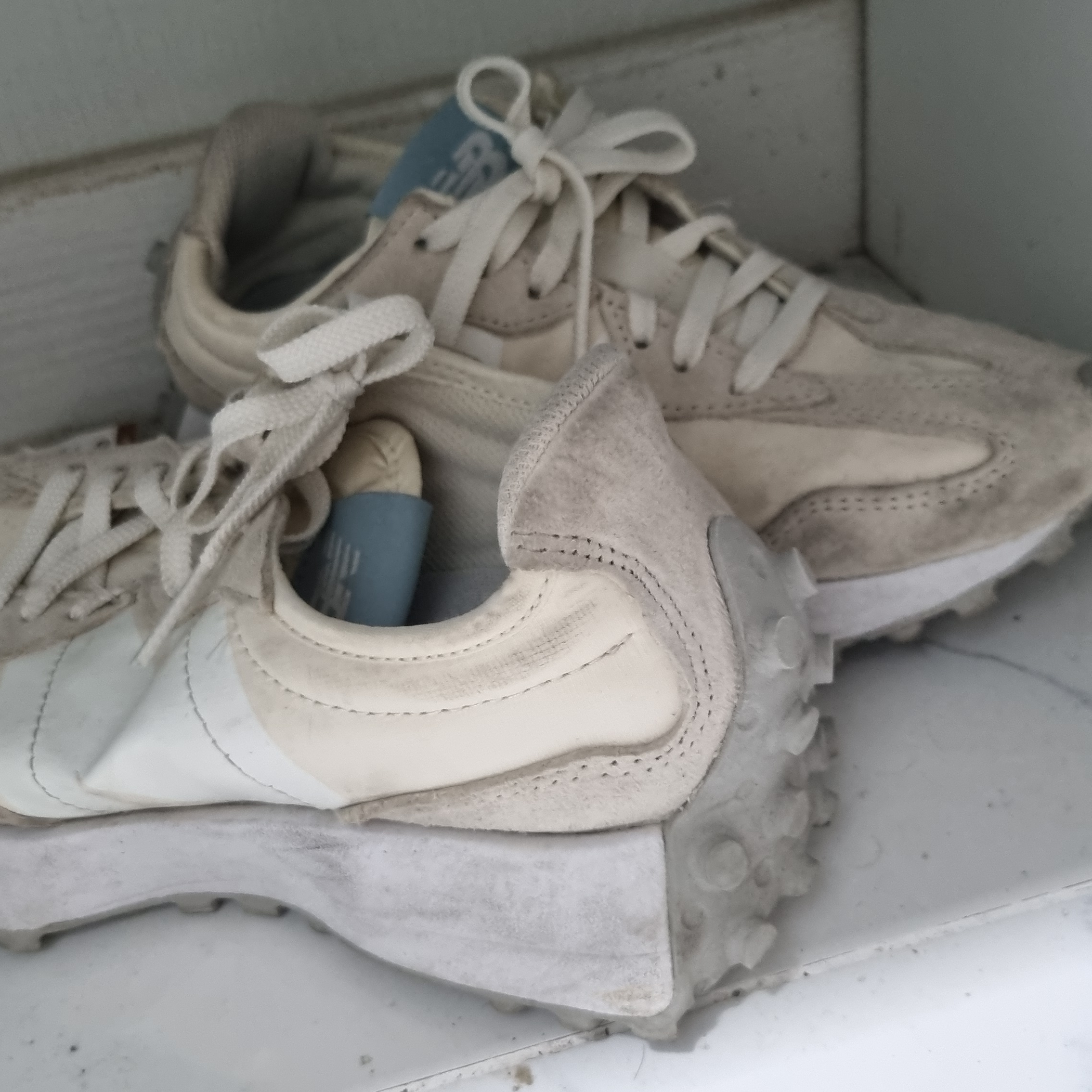 (W) New Balance 327 Sea Salt 착용 스타일