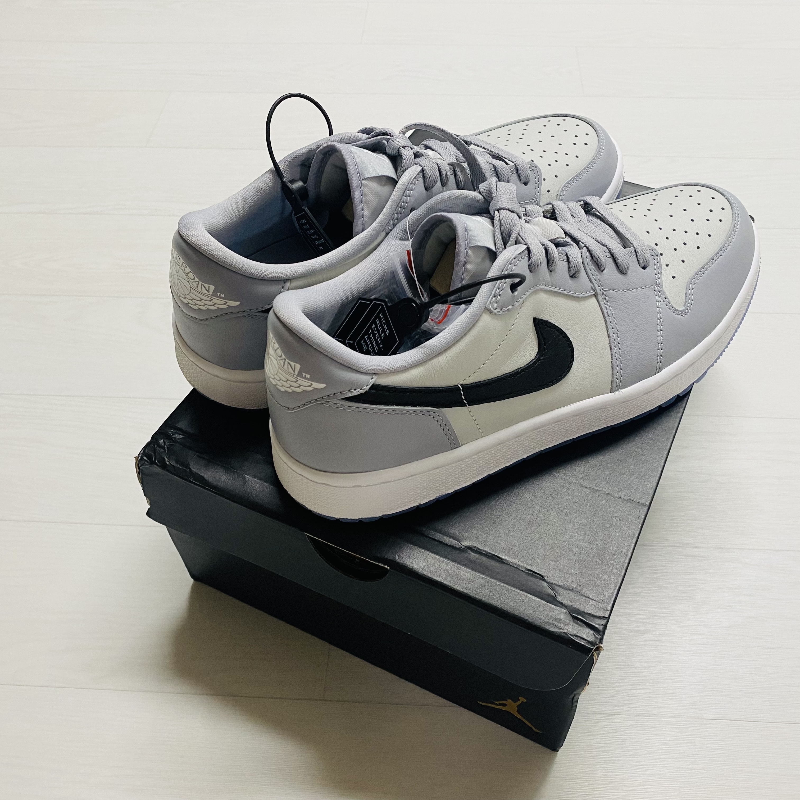 Jordan 1 Low Golf Wolf Grey 착용 스타일 - 3