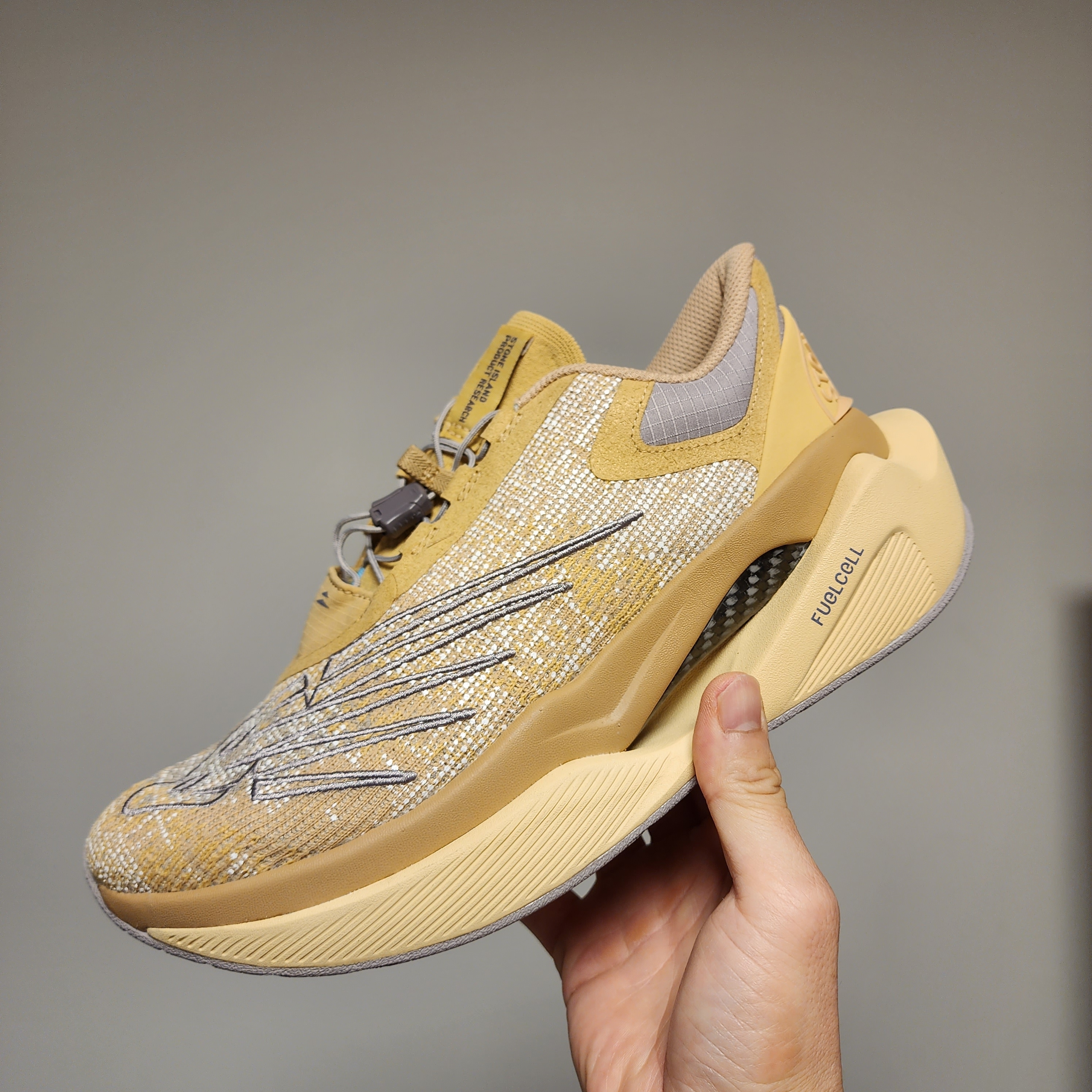 New Balance x Stone Island x Tokyo Design Studios FuelCell C1 Beige 착용 스타일 - 1