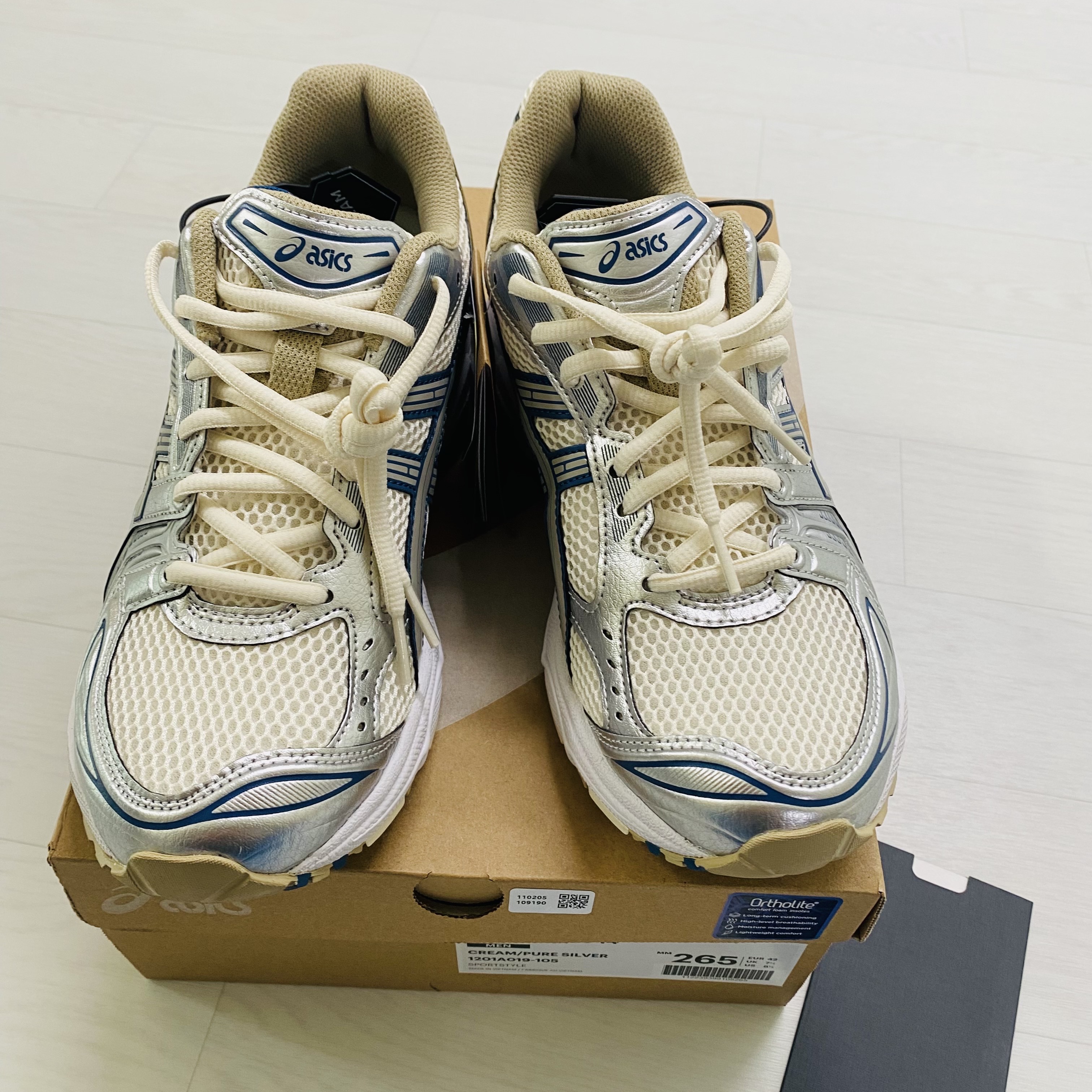Asics Gel-Kayano 14 Cream Pure Silver 착용 스타일 - 2