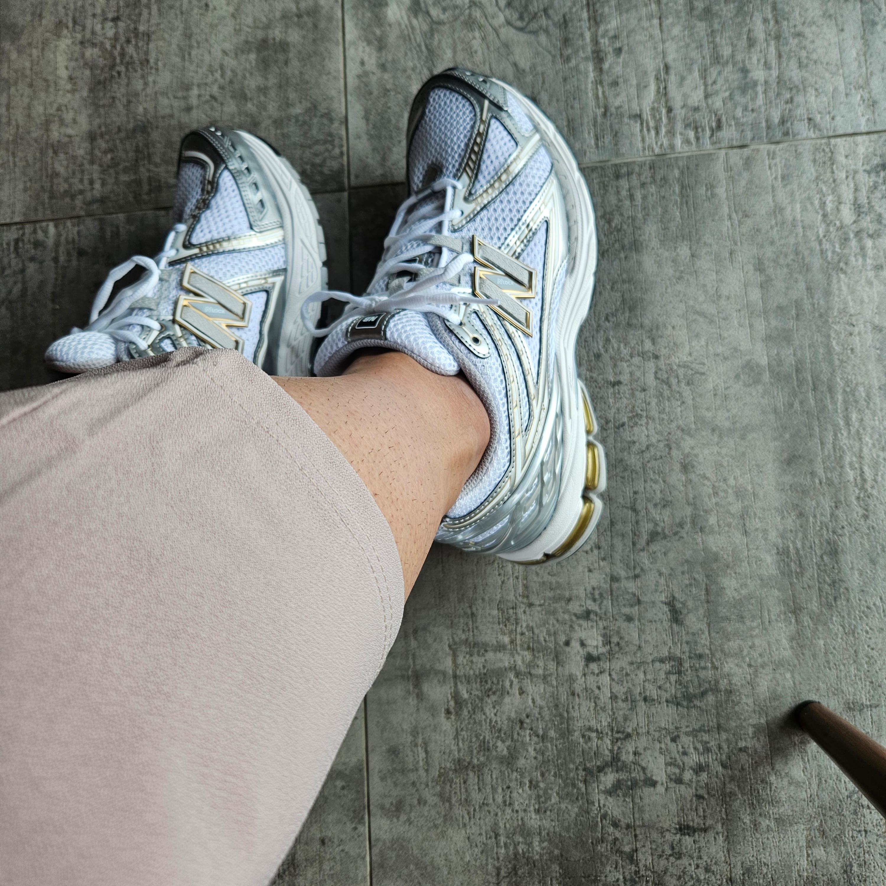 New Balance 1906R White Metallic Silver 착용 스타일