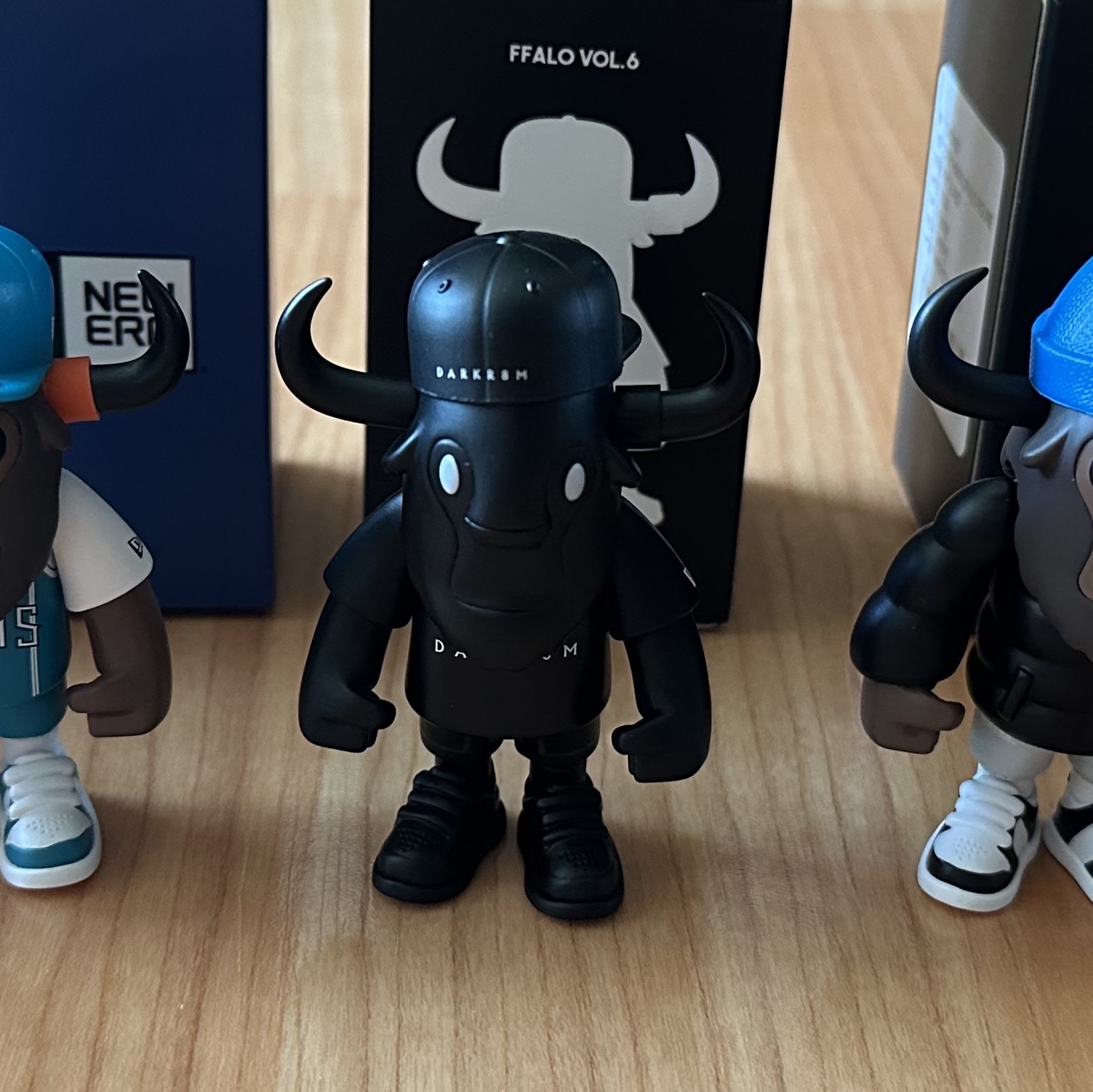 Darkr8m Studio x New Era FFALO Figure Black 착용 스타일