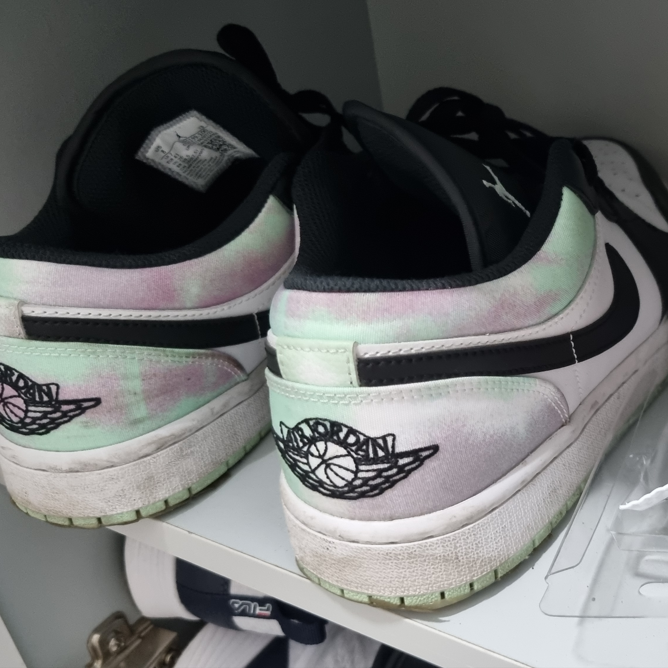 Jordan 1 Low SE White Black Tie-Dye 착용 스타일