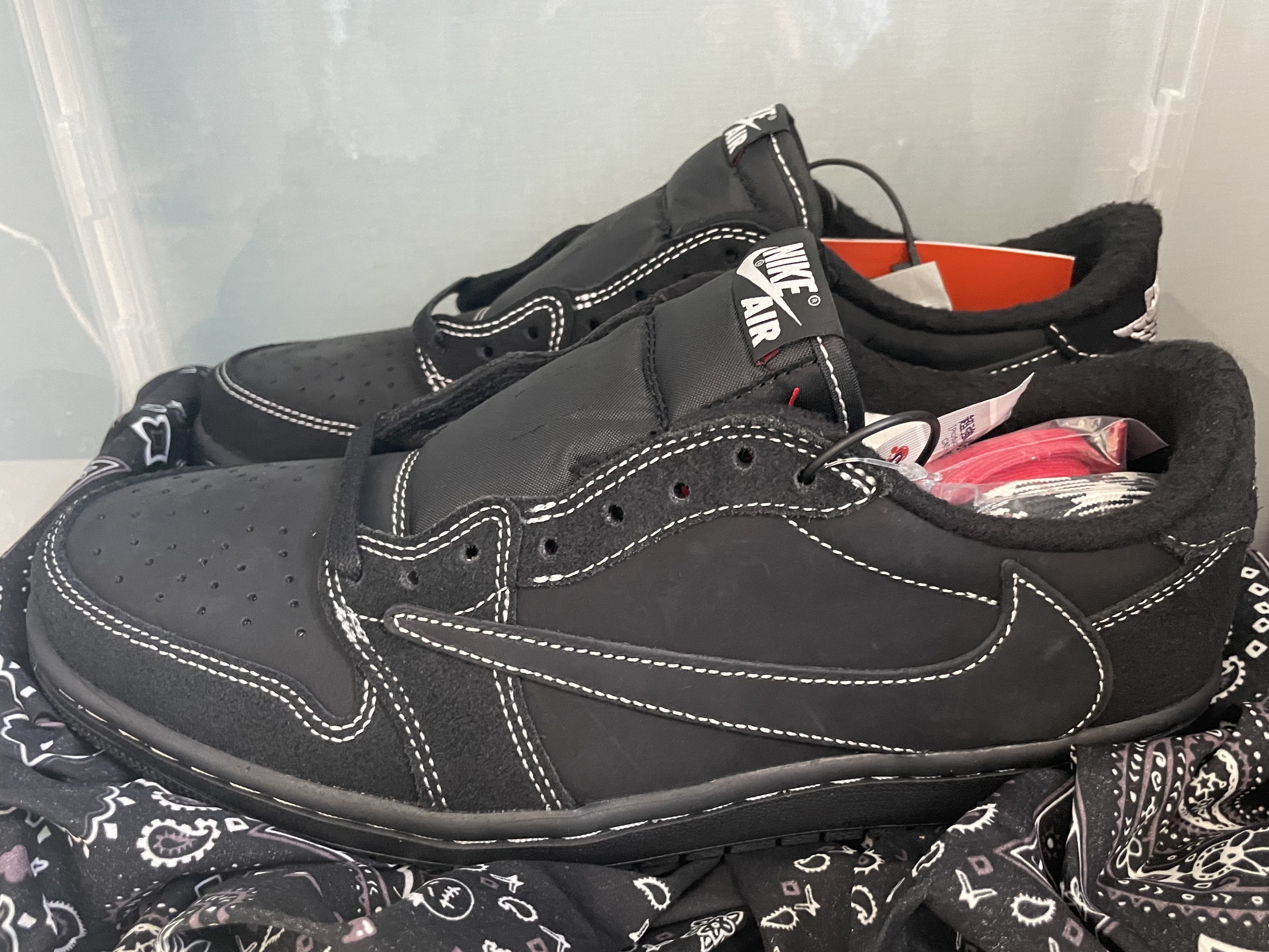 Jordan 1 x Travis Scott Retro Low OG SP Black Phantom 착용 스타일