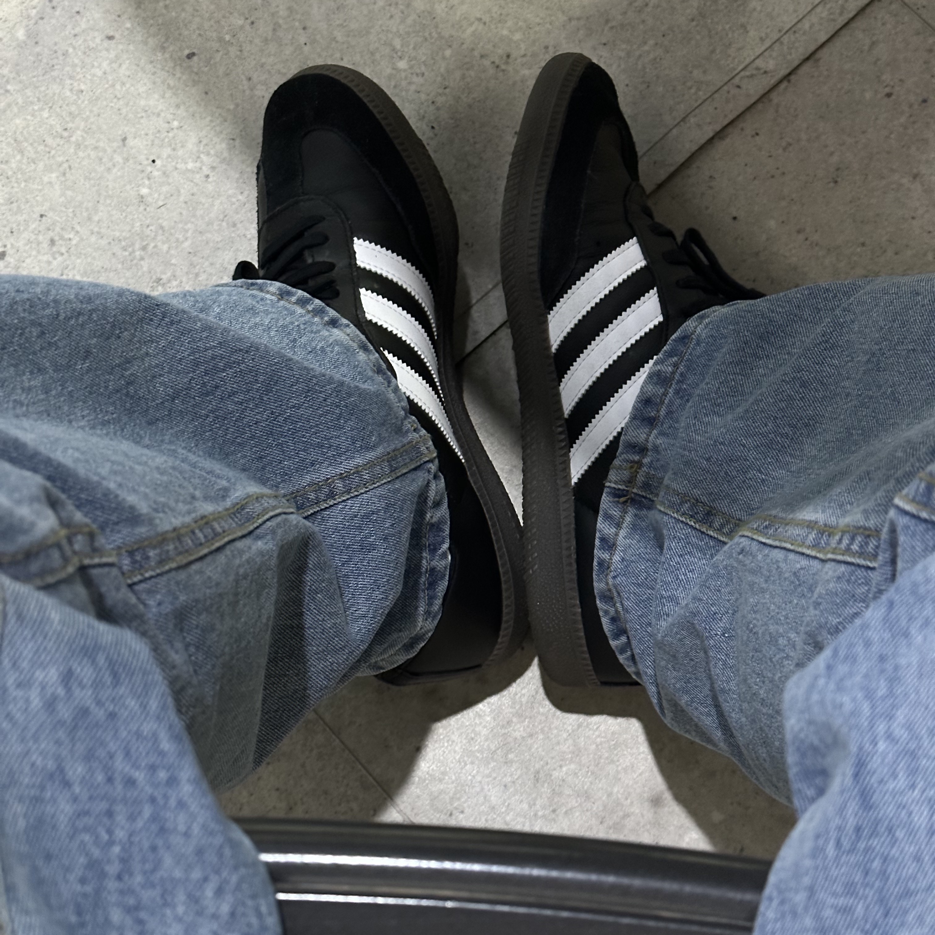 Adidas Samba OG Black White Gum 착용 스타일