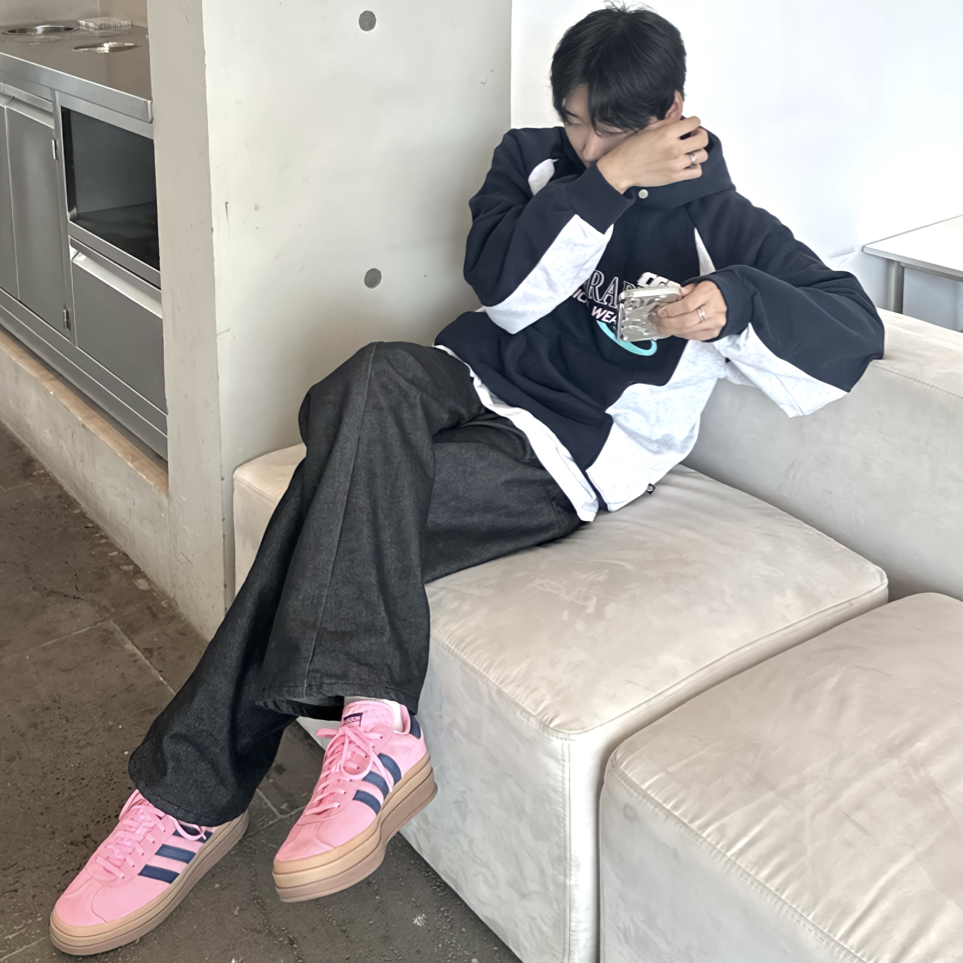 (W) Adidas Gazelle Bold Pink Glow Victory Blue 착용 스타일 - 1