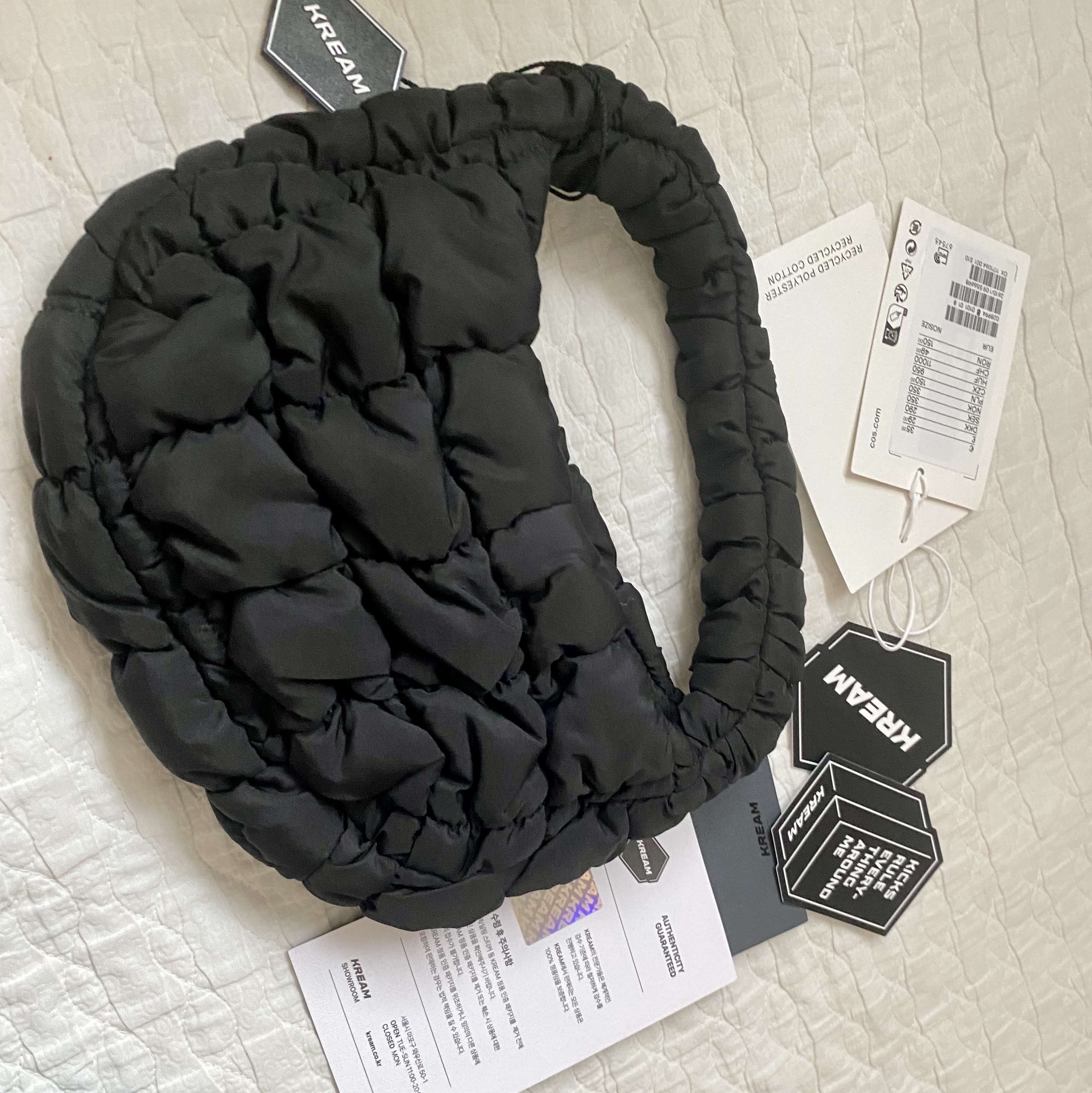 COS Quilted Micro Bag Black 착용 스타일