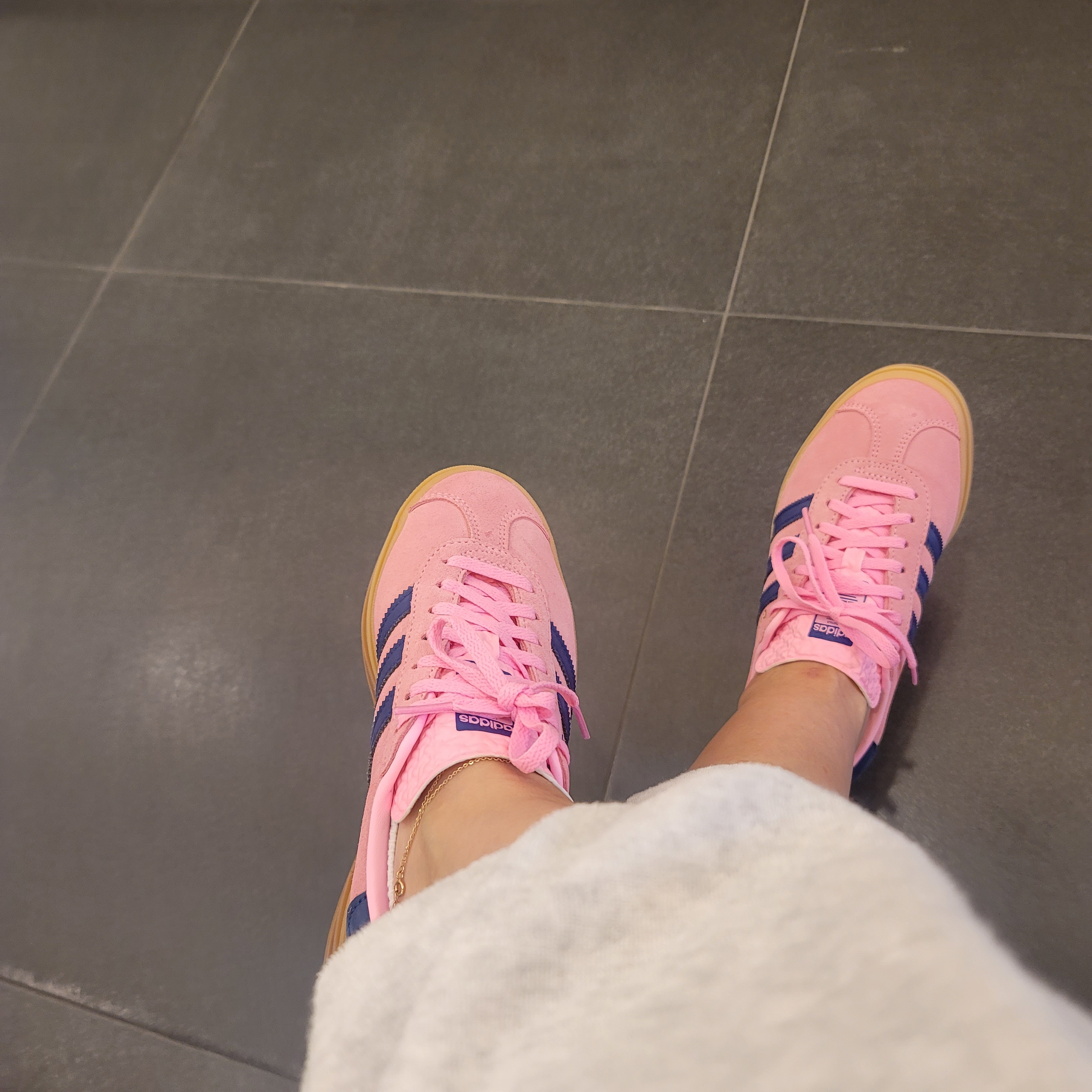 (W) Adidas Gazelle Bold Pink Glow Victory Blue 착용 스타일