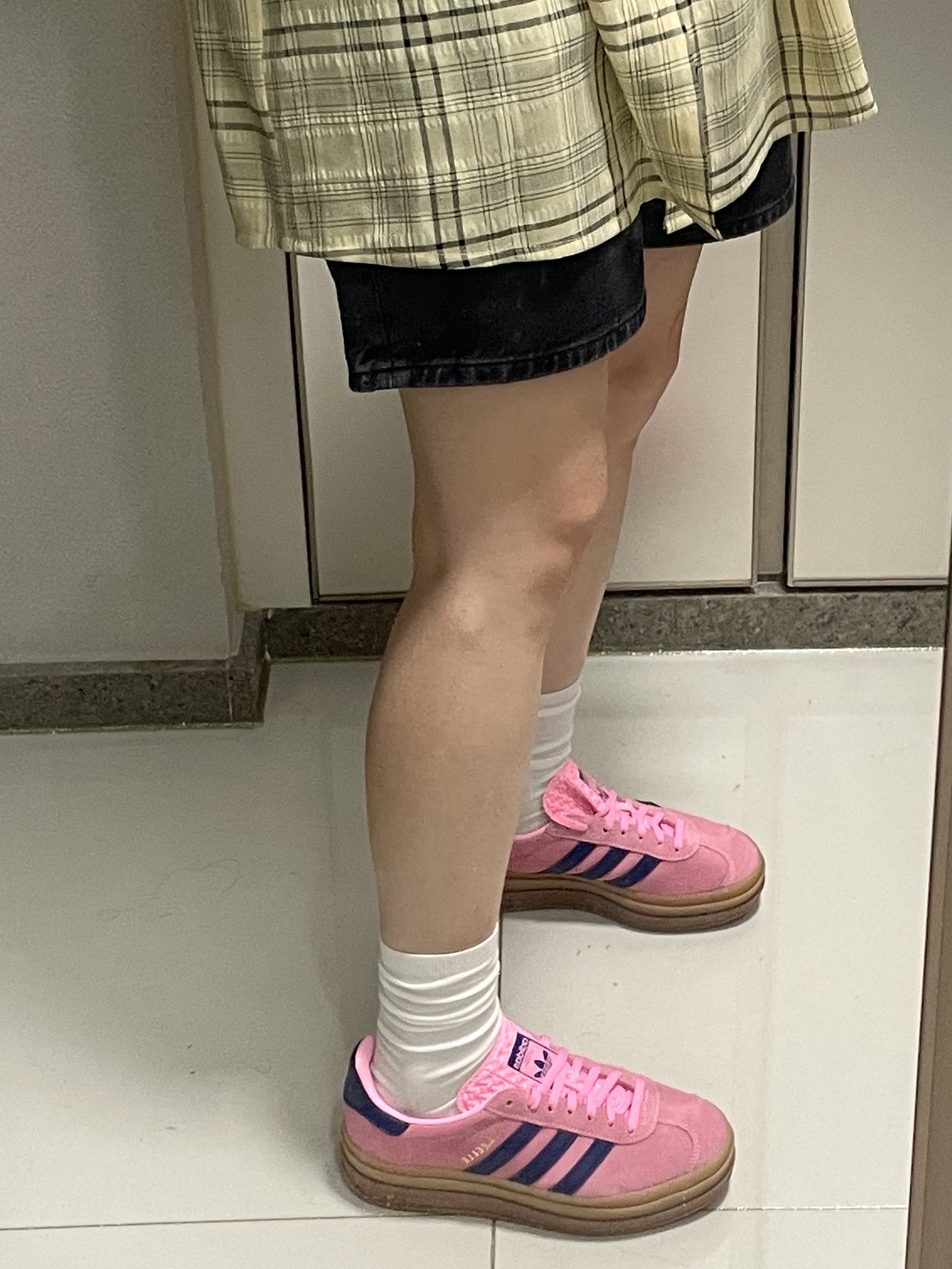 (W) Adidas Gazelle Bold Pink Glow Victory Blue 착용 스타일 - 2