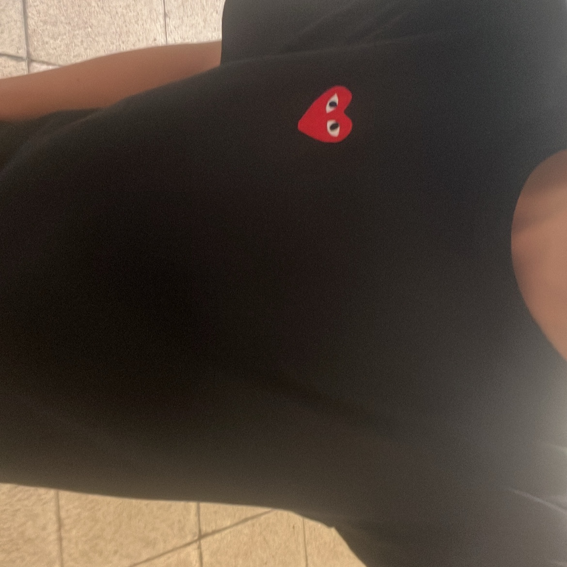 Play Comme des Garcons Red Heart T-Shirt Black 착용 스타일