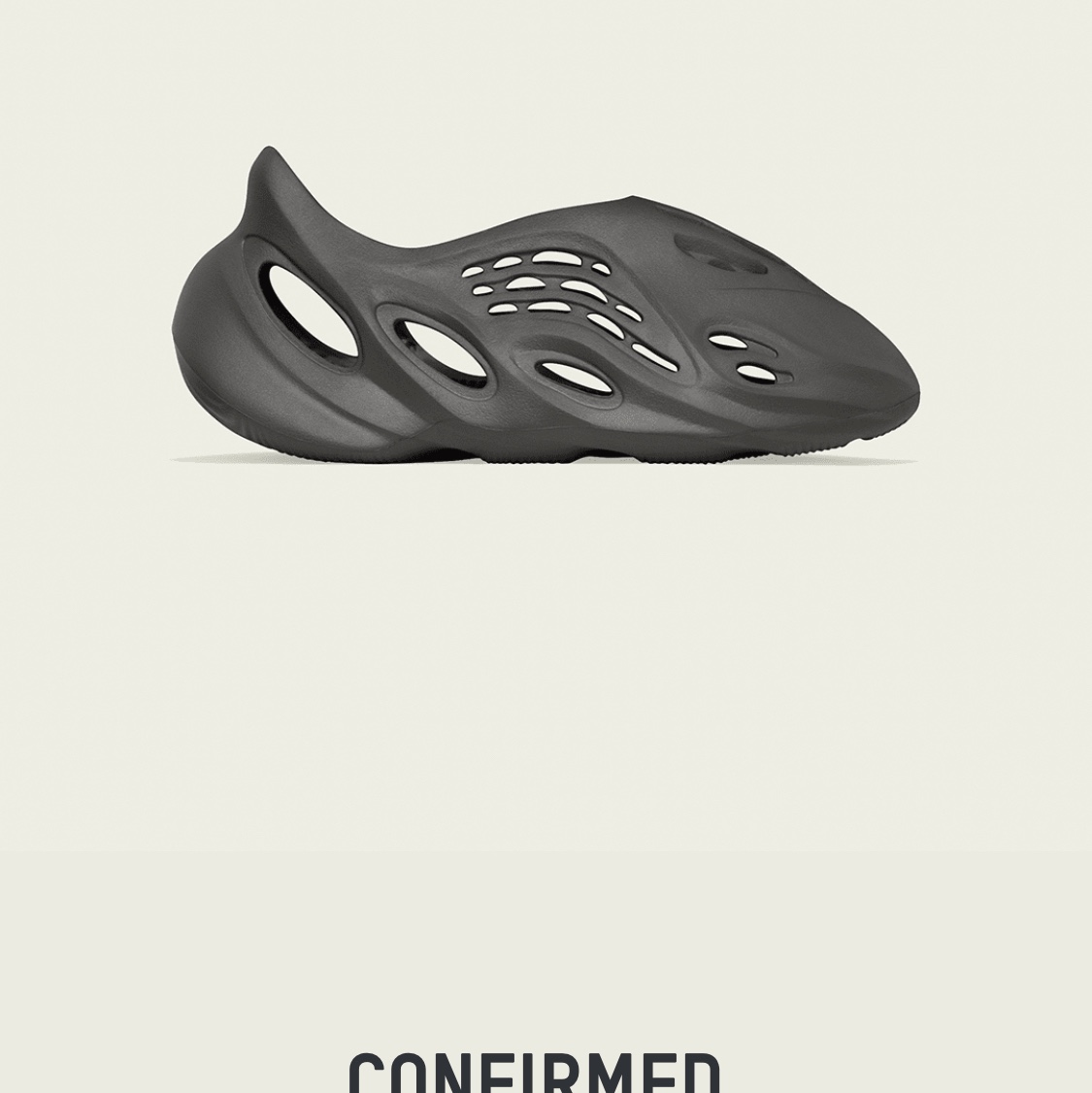 Adidas Yeezy Foam RNNR Carbon 착용 스타일 - 5