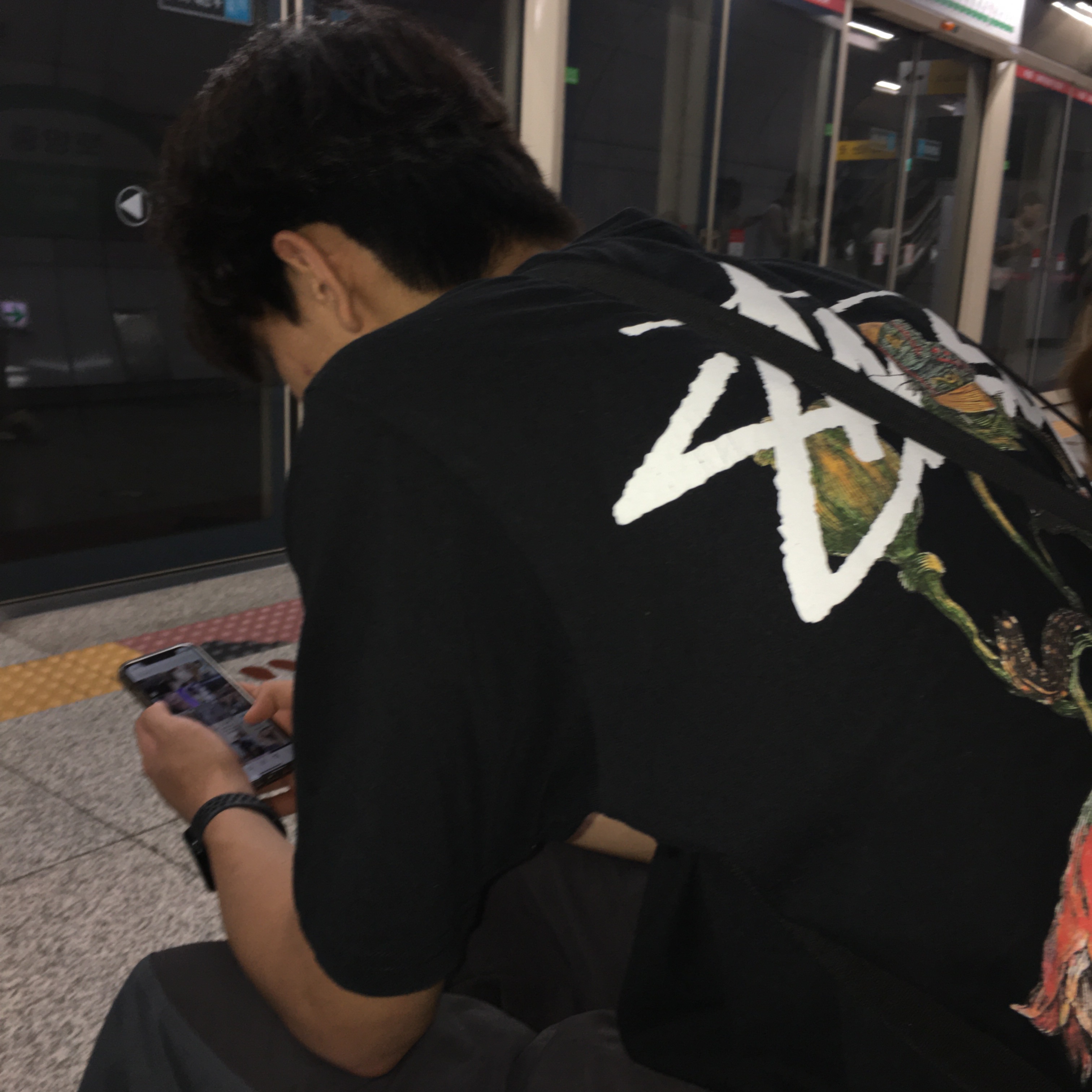 Stussy Withered Flower T-Shirt Black 착용 스타일