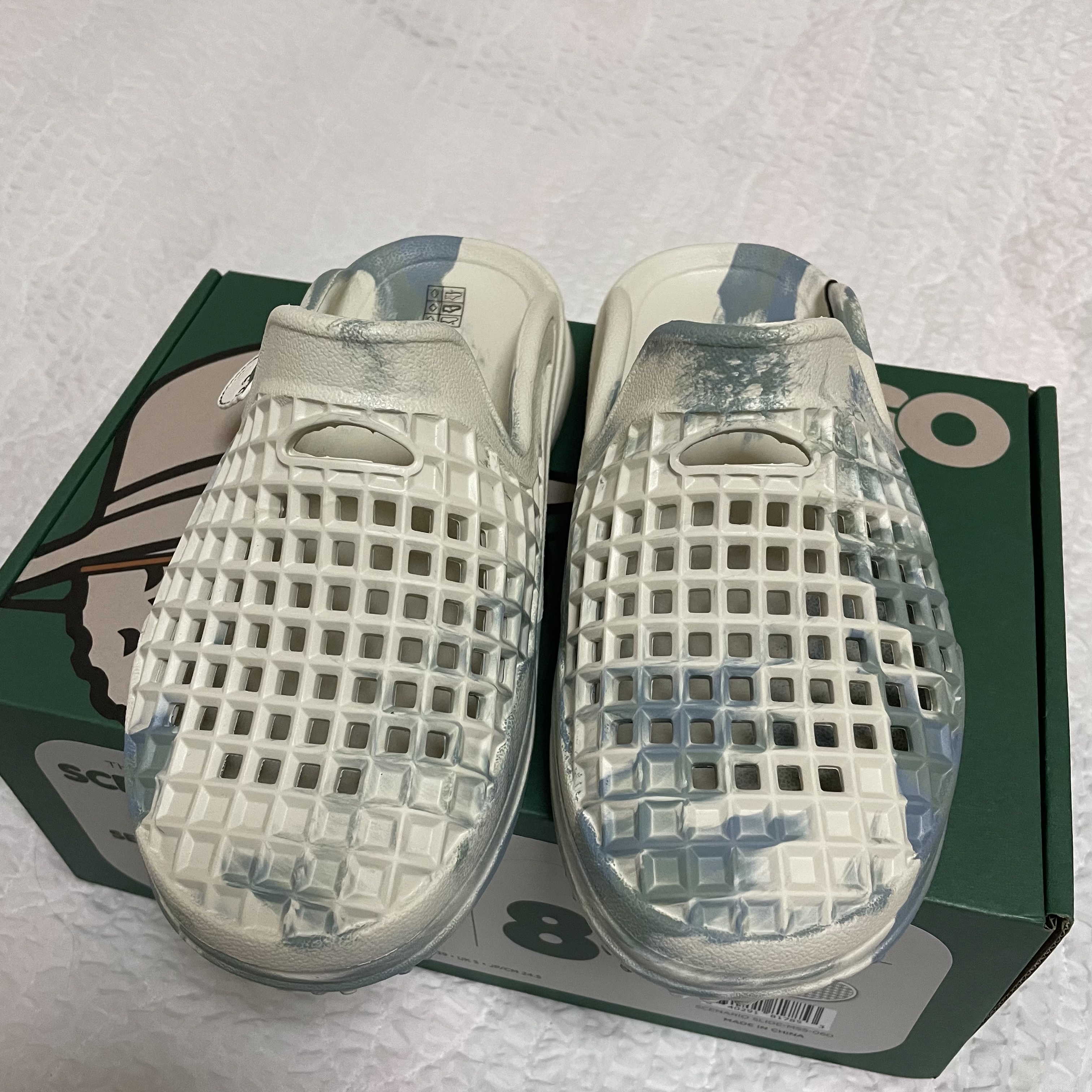 Malbon Golf x Lusso Coastal Scenario Slide Seaport Swirl 착용 스타일 - 4