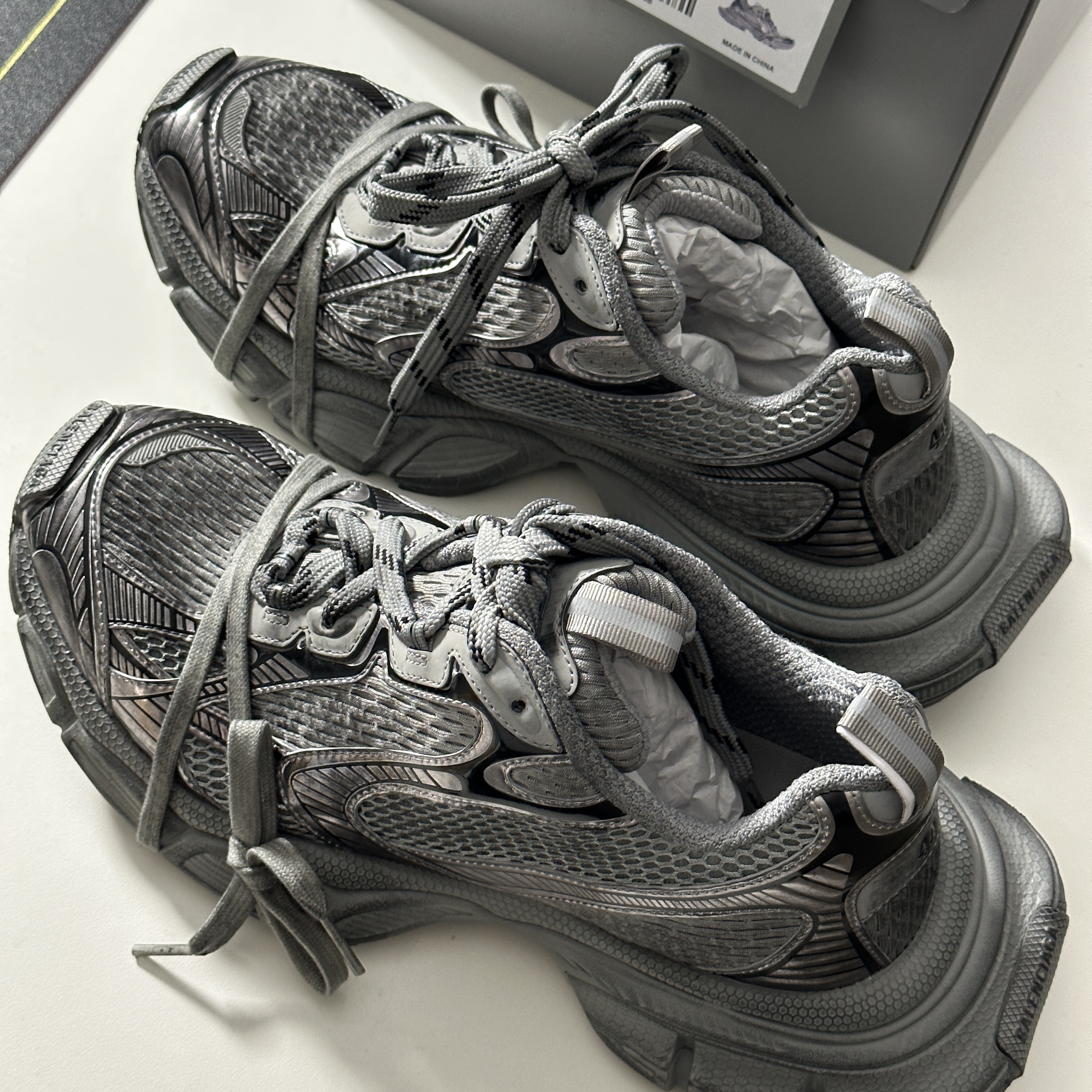 Balenciaga 3XL Sneakers Grey Black 착용 스타일 - 3