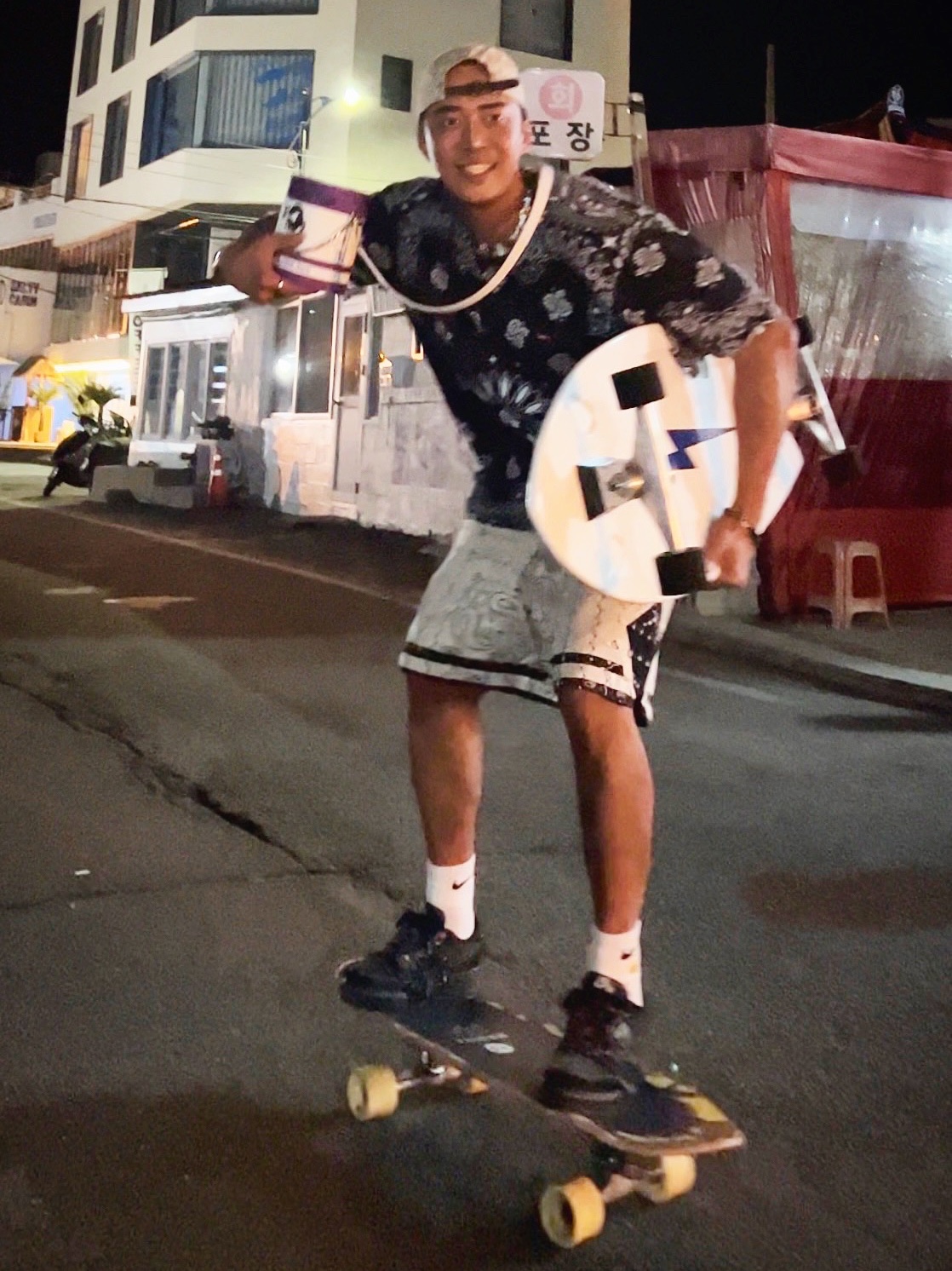 Supreme Bandana Camp Cap Tan - 21SS, Jordan x Travis Scott Shorts Light Iron Ore - US/EU 착용 스타일 - 5