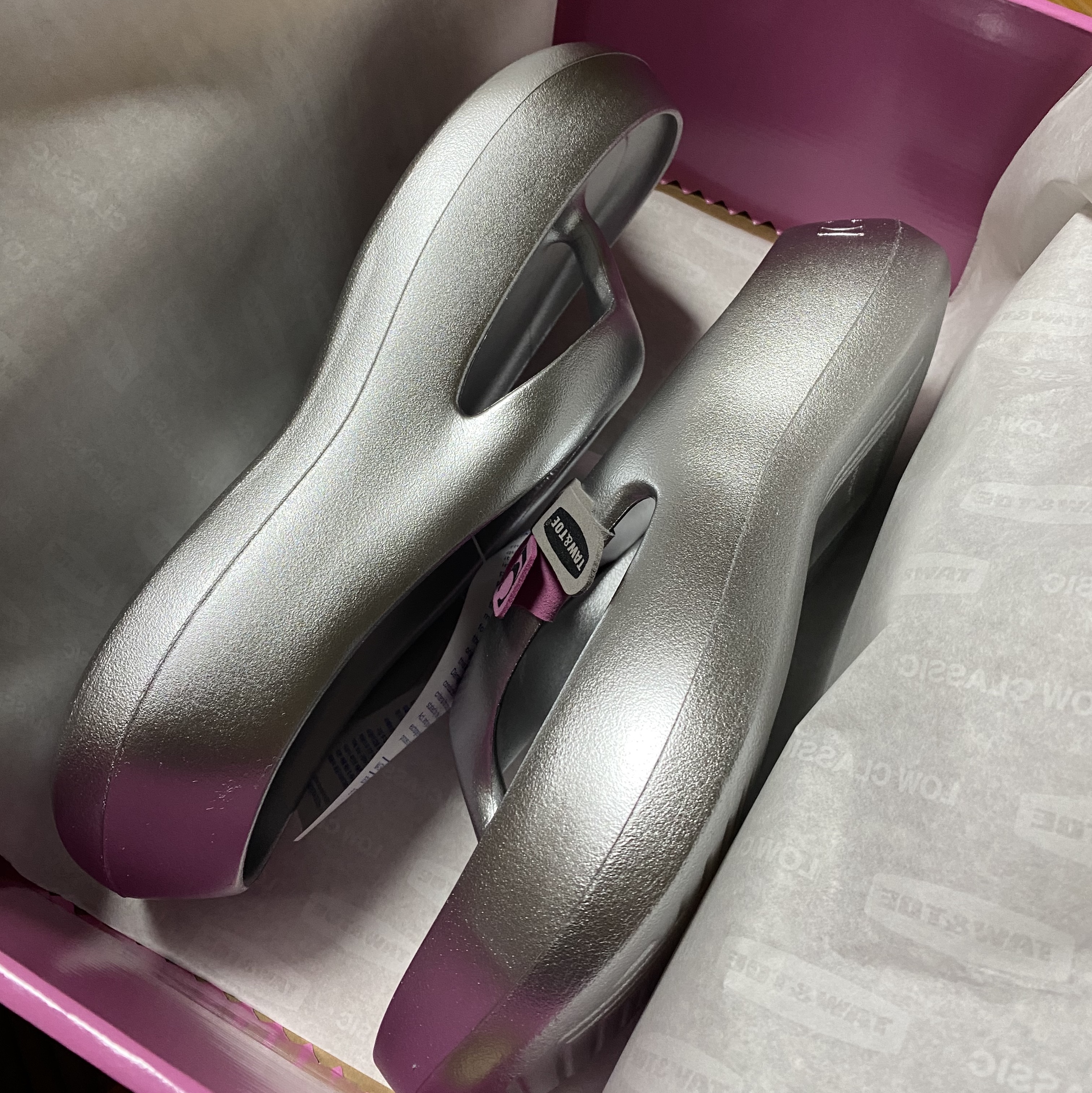 Taw&Toe x Low Classic Platform Flip Flop Silver 착용 스타일
