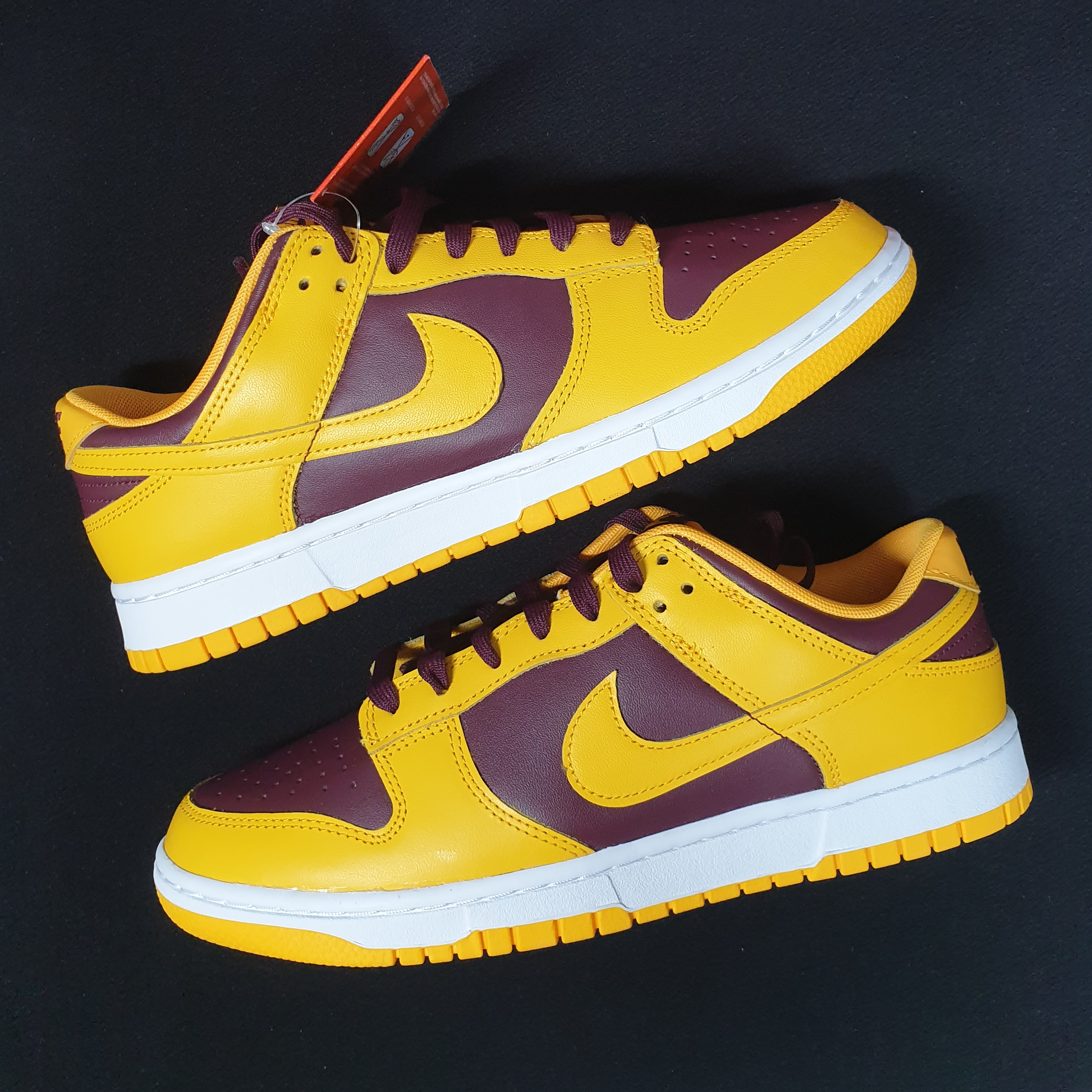 Nike Dunk Low Retro University Gold and Deep Maroon 착용 스타일