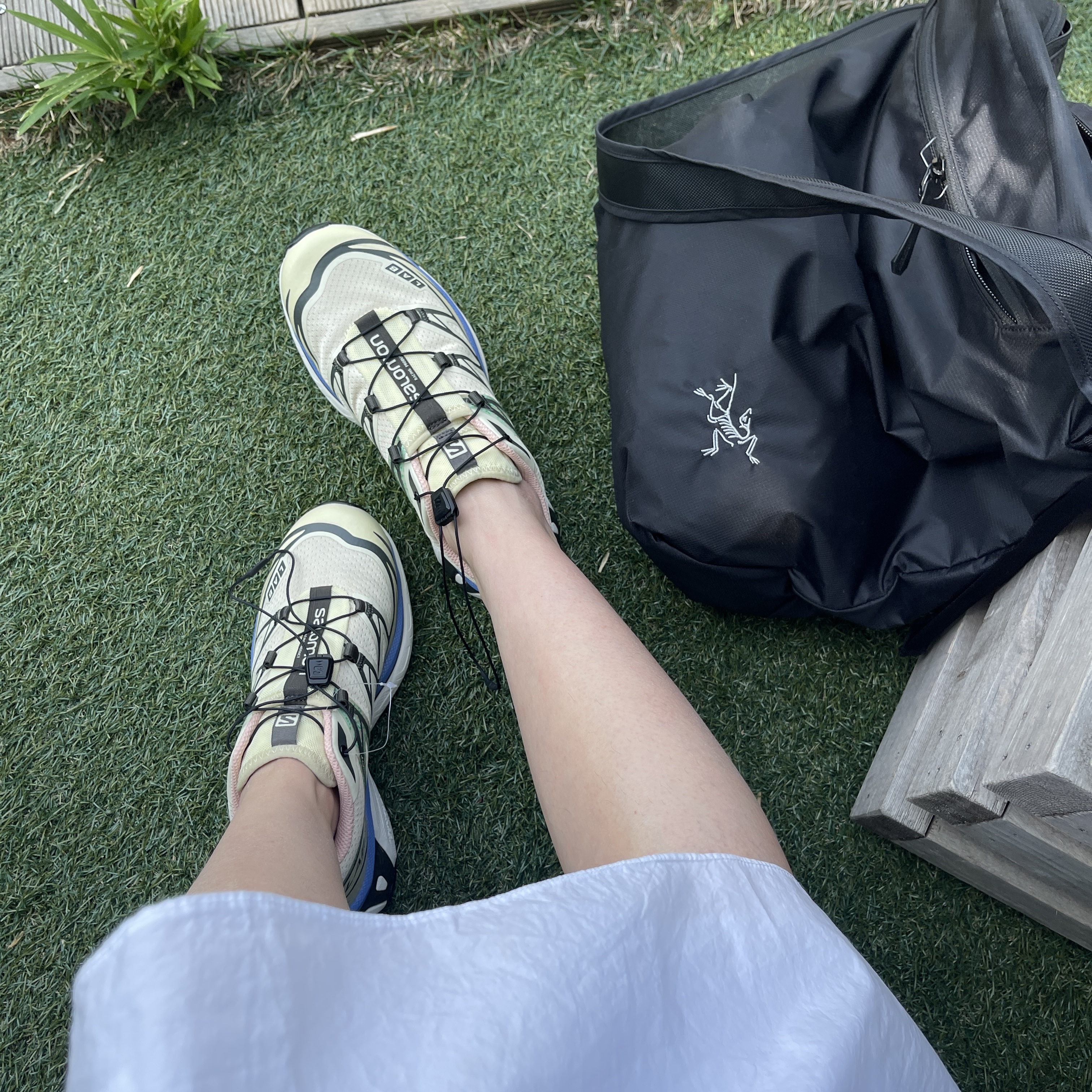 Salomon XT-6 Mindful 2 Moth Vanilla 착용 스타일 - 2