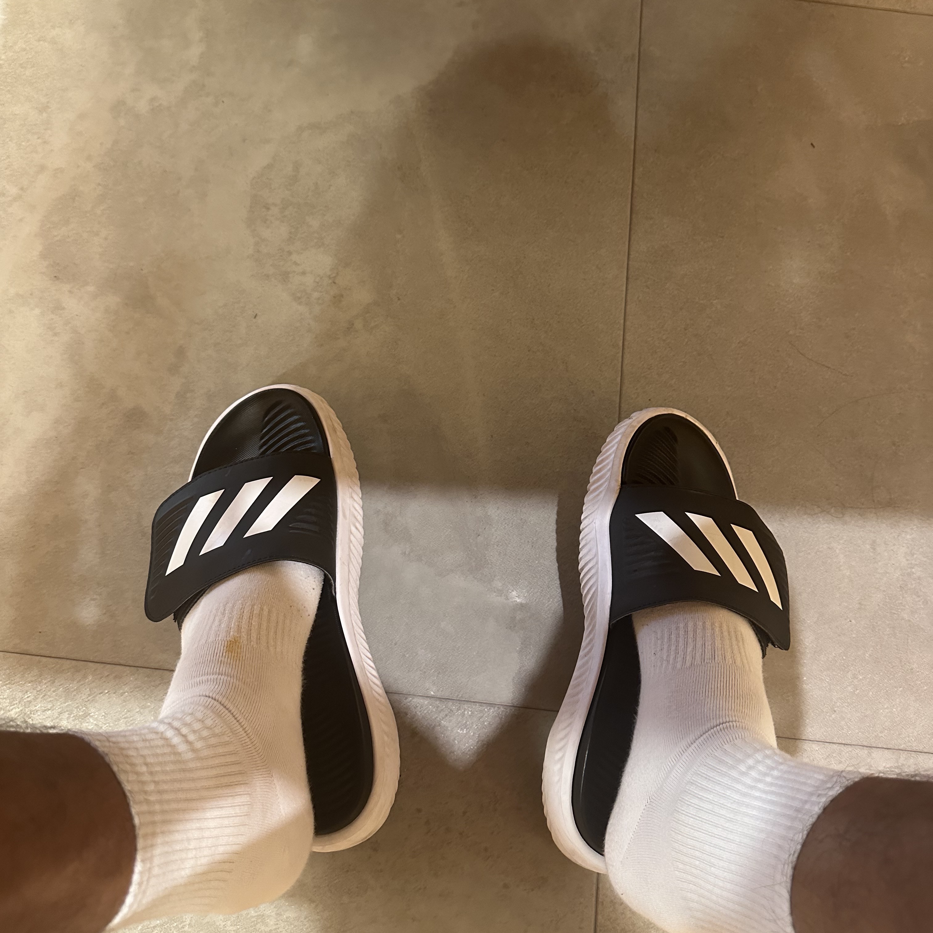 Adidas Alphabounce Slide Cloud White Core Black 착용 스타일