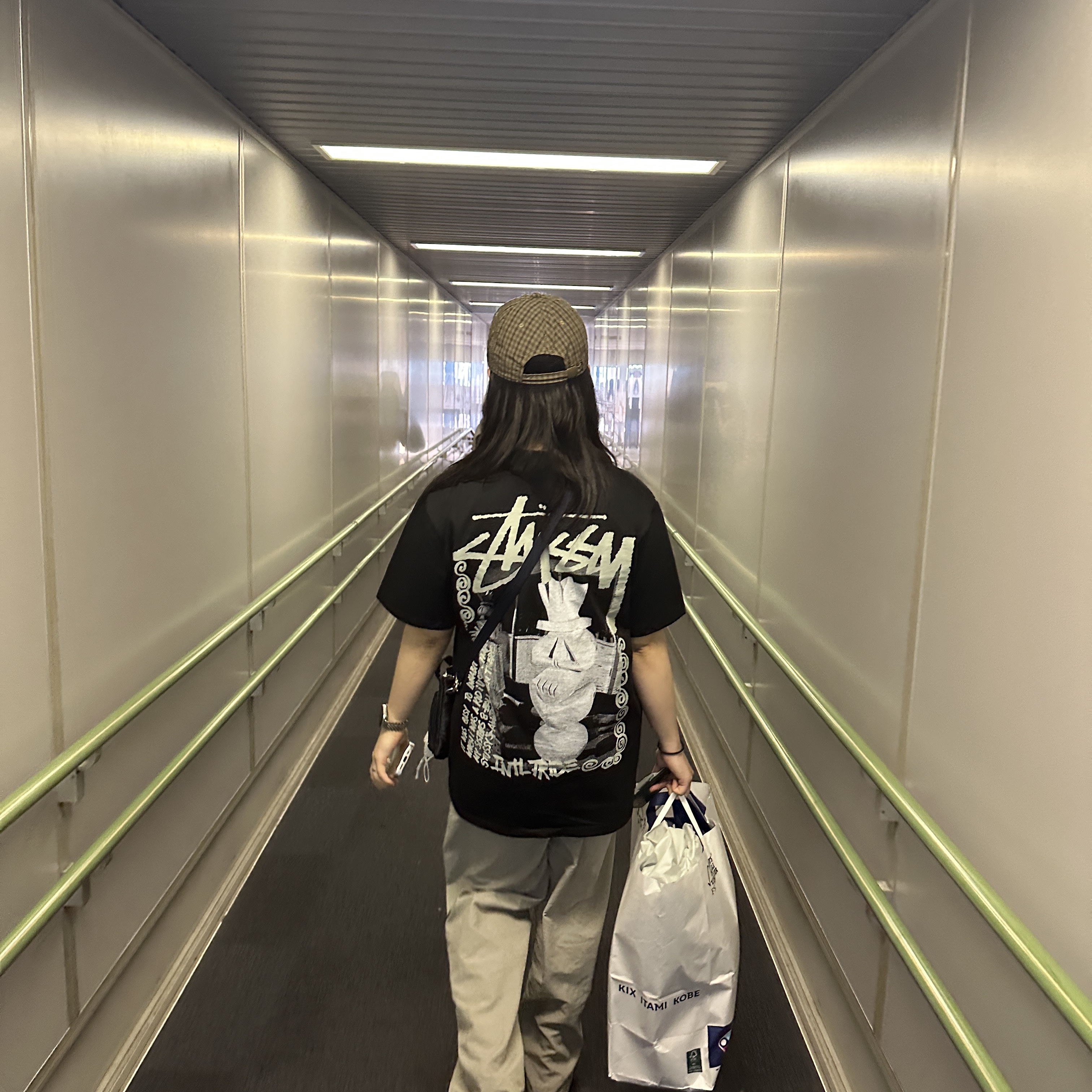 Stussy Landin T-Shirt Black 착용 스타일