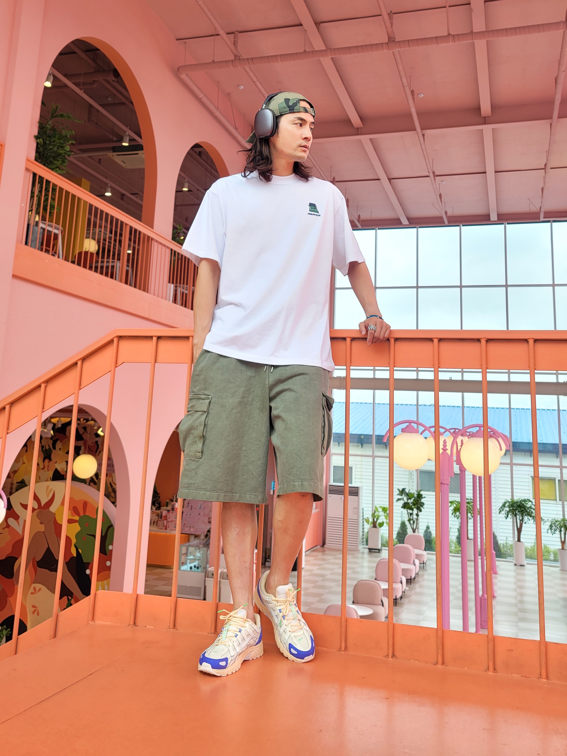 Nike P-6000 Coconut Milk Medium Blue, Apple AirPods Max Lightning Space Gray (Korean Ver.) 착용 스타일 - 2