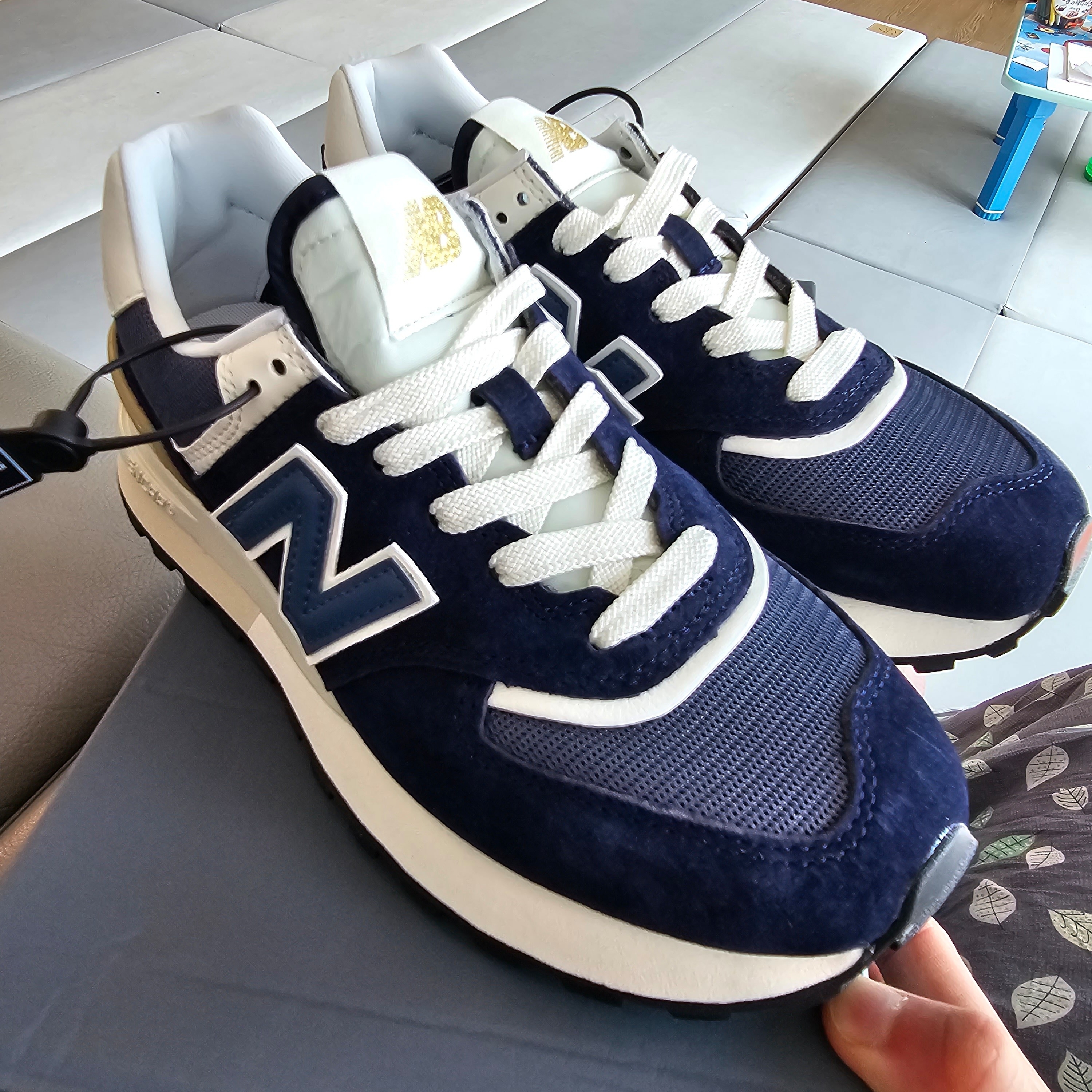 New Balance 574 Legacy Navy 착용 스타일 - 2