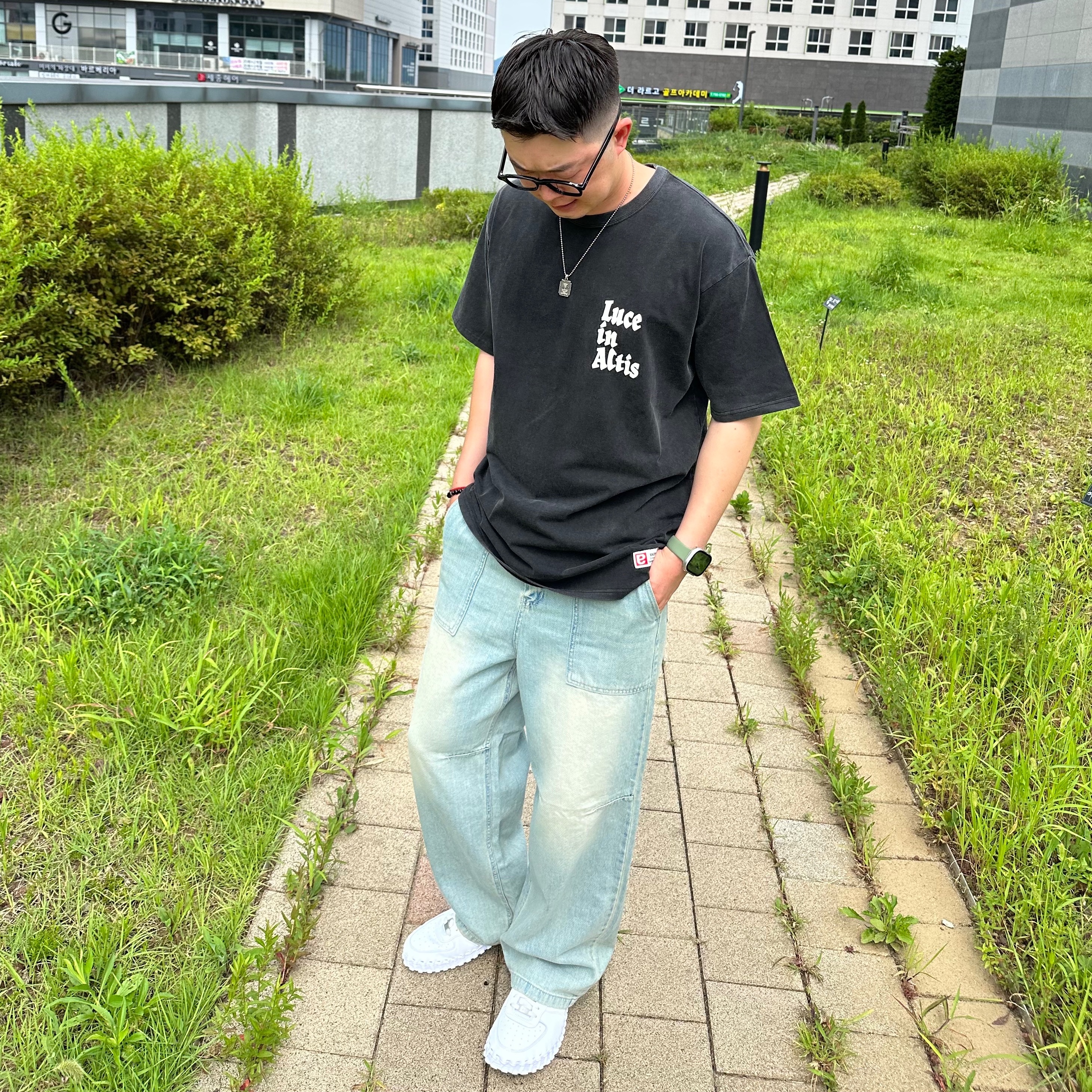 Nike x Jacquemus J Force 1 Low LX SP White 착용 스타일 - 1